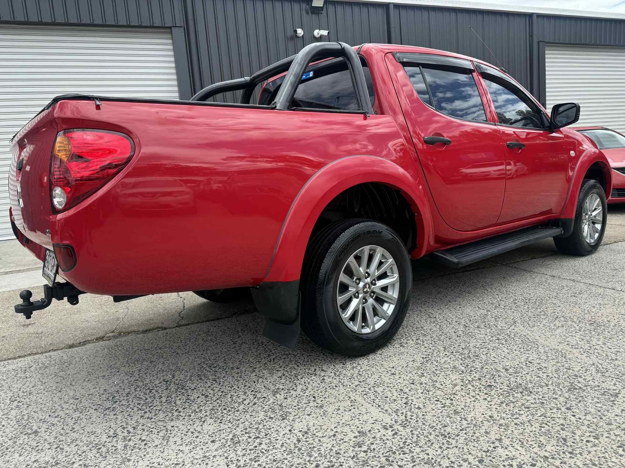 MITSUBISHI TRITON