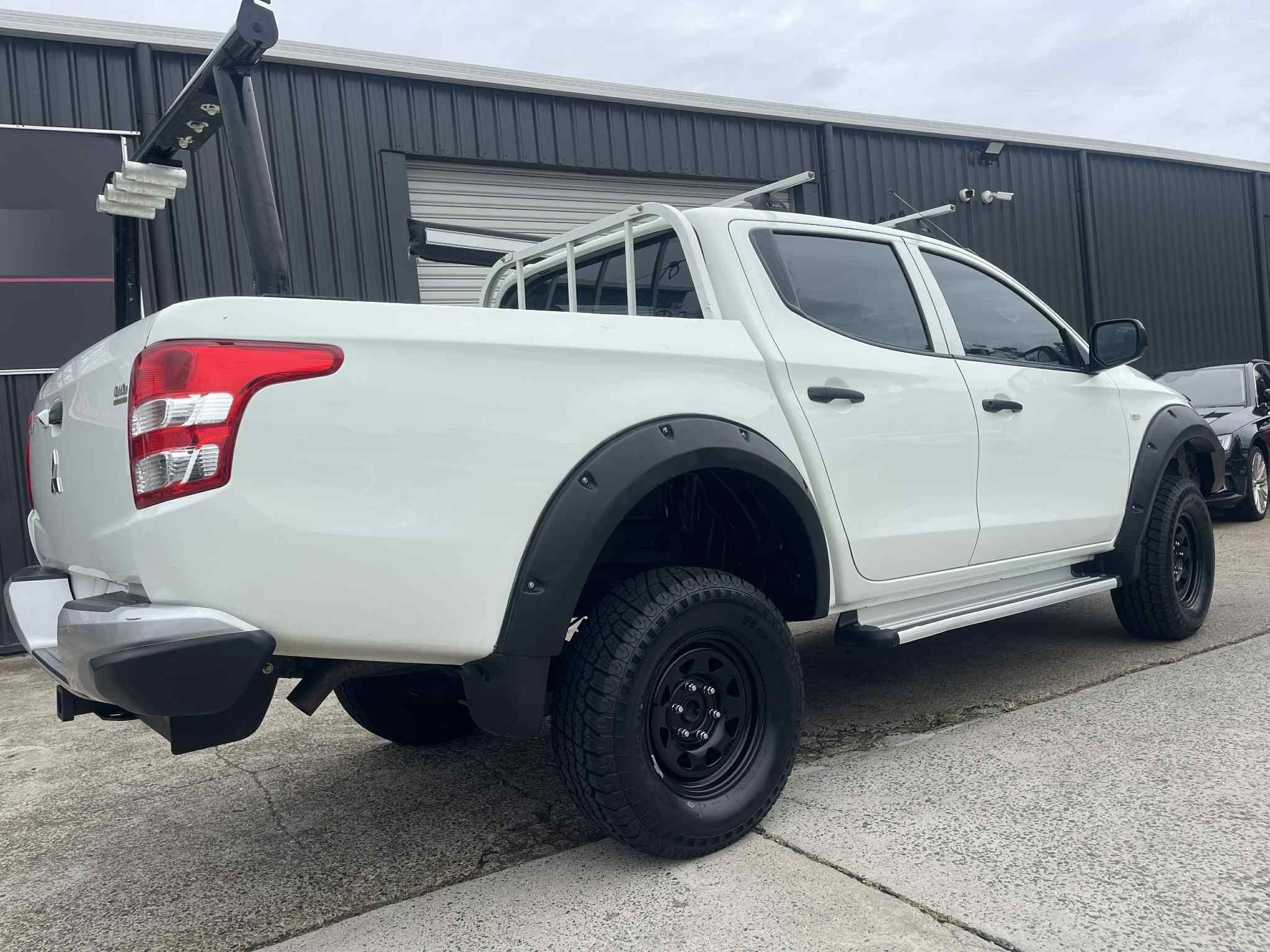 MITSUBISHI TRITON