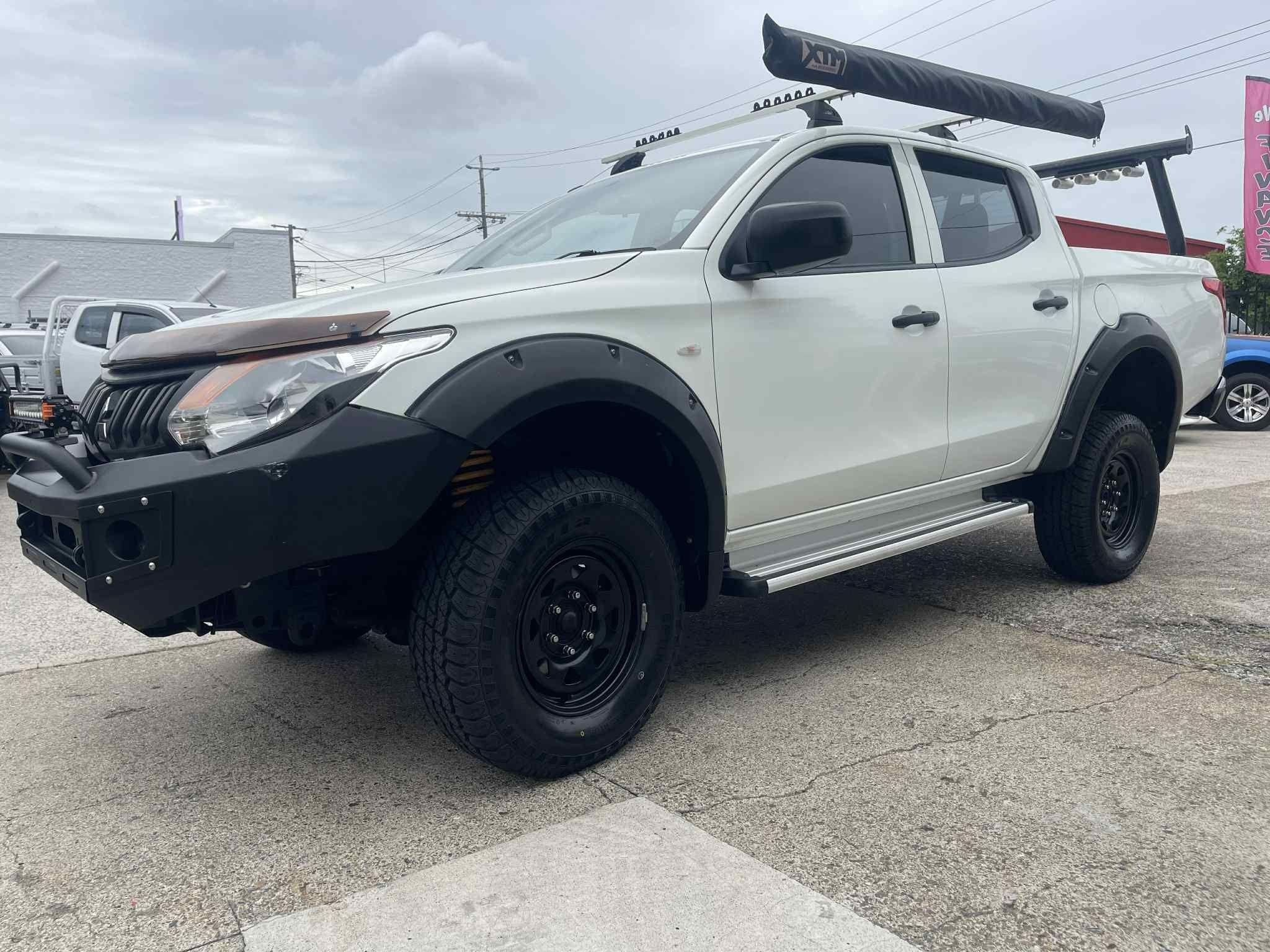 MITSUBISHI TRITON
