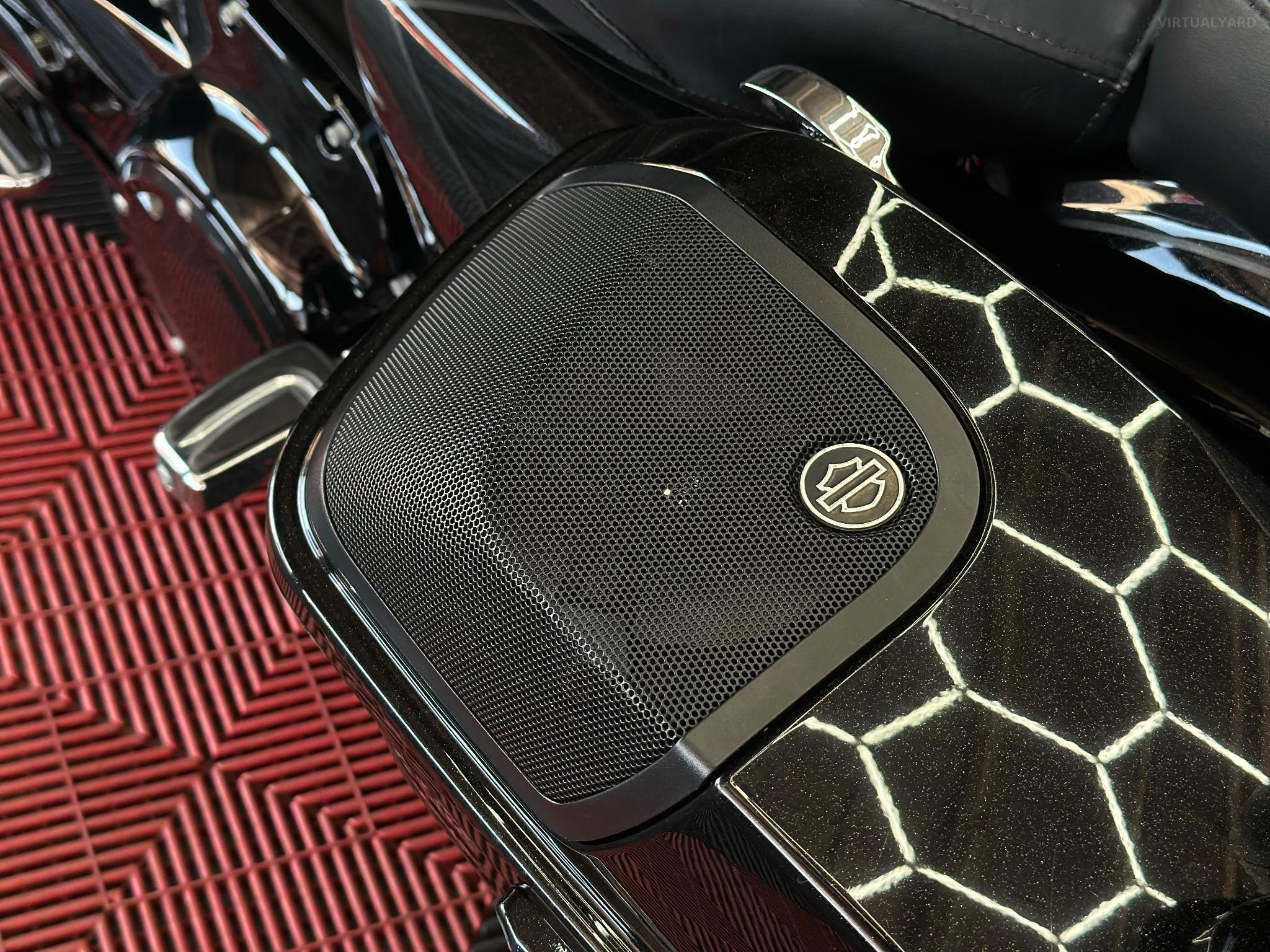 HARLEY DAVIDSON 2017 Harley-Davidson CVO Street Glide 114 (FLHXSE)