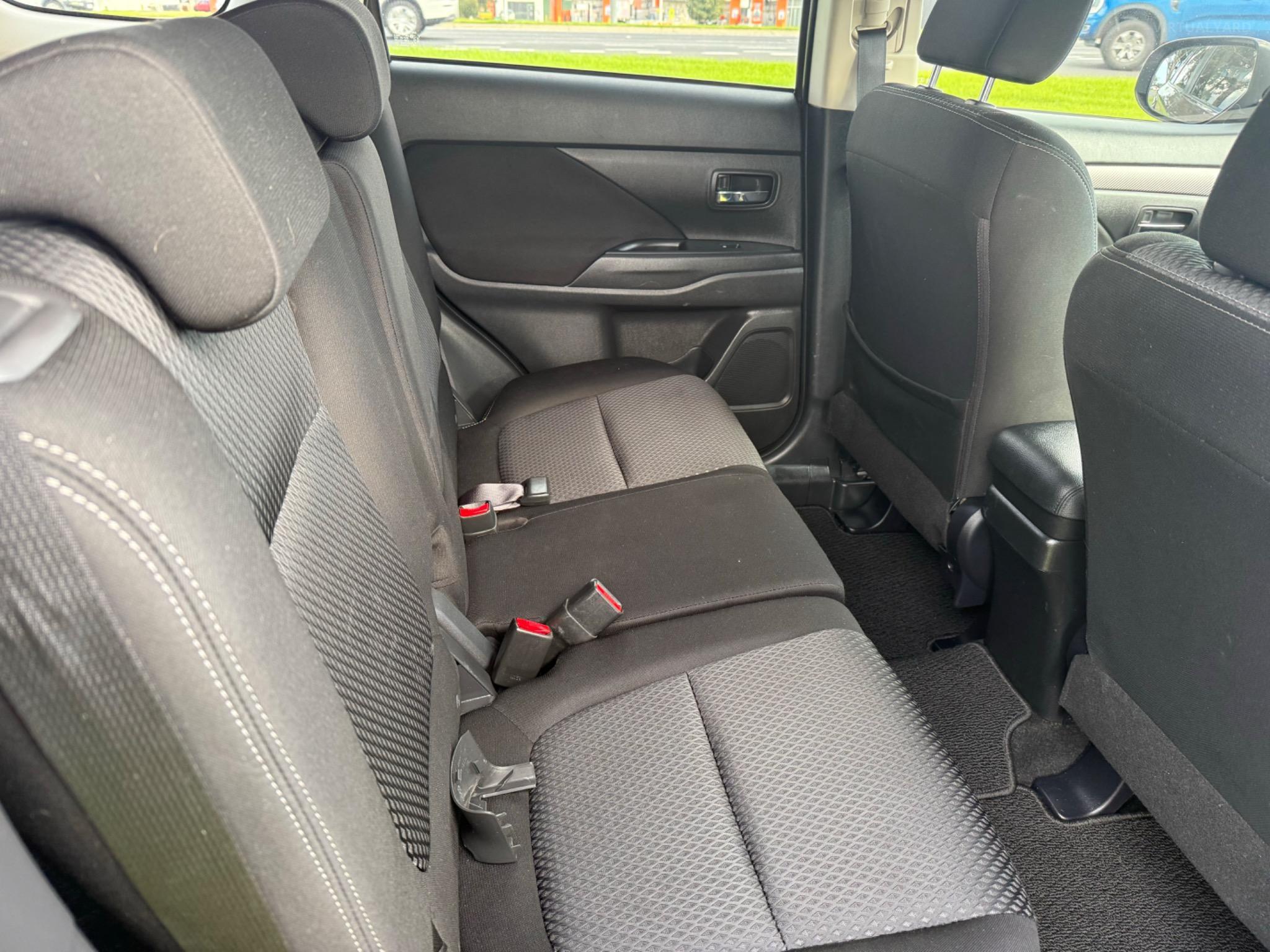 MITSUBISHI OUTLANDER