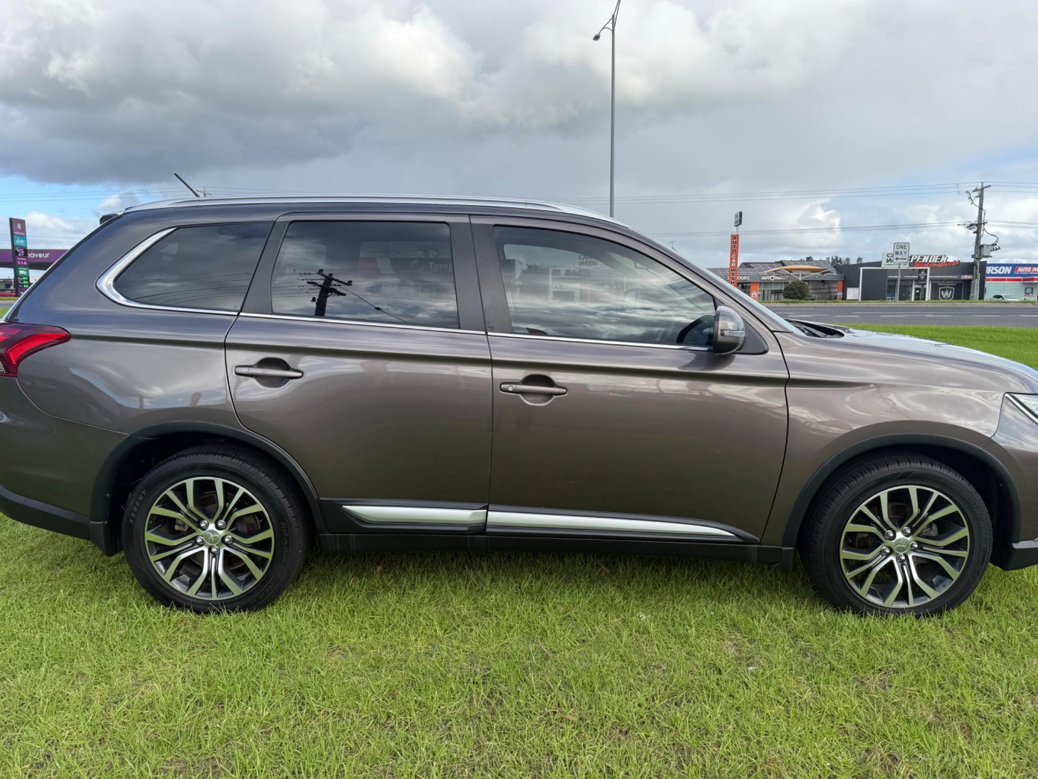 MITSUBISHI OUTLANDER