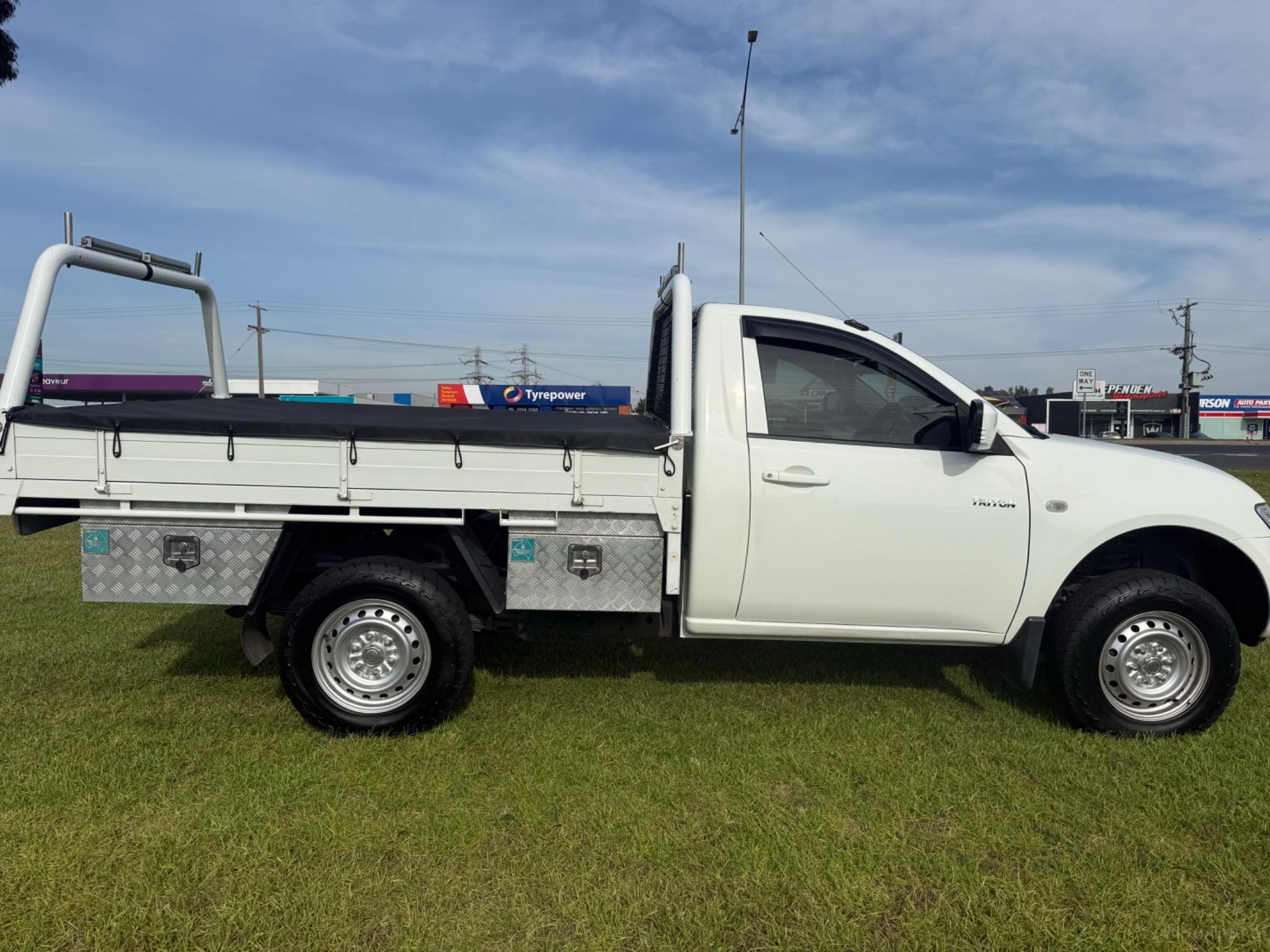 MITSUBISHI TRITON