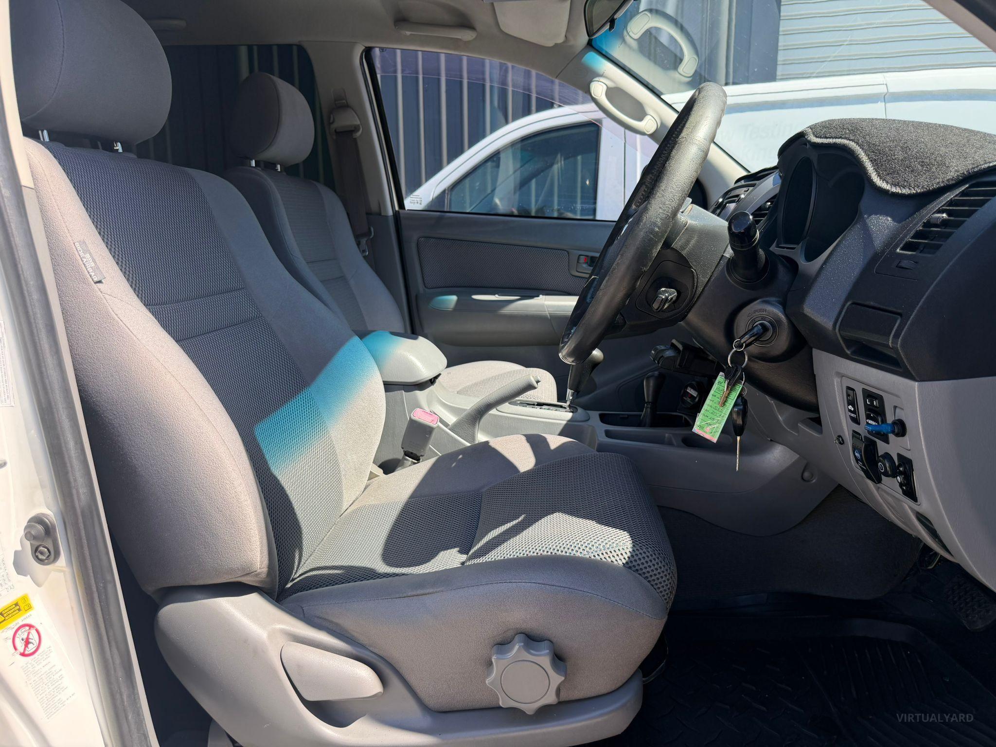 TOYOTA HILUX
