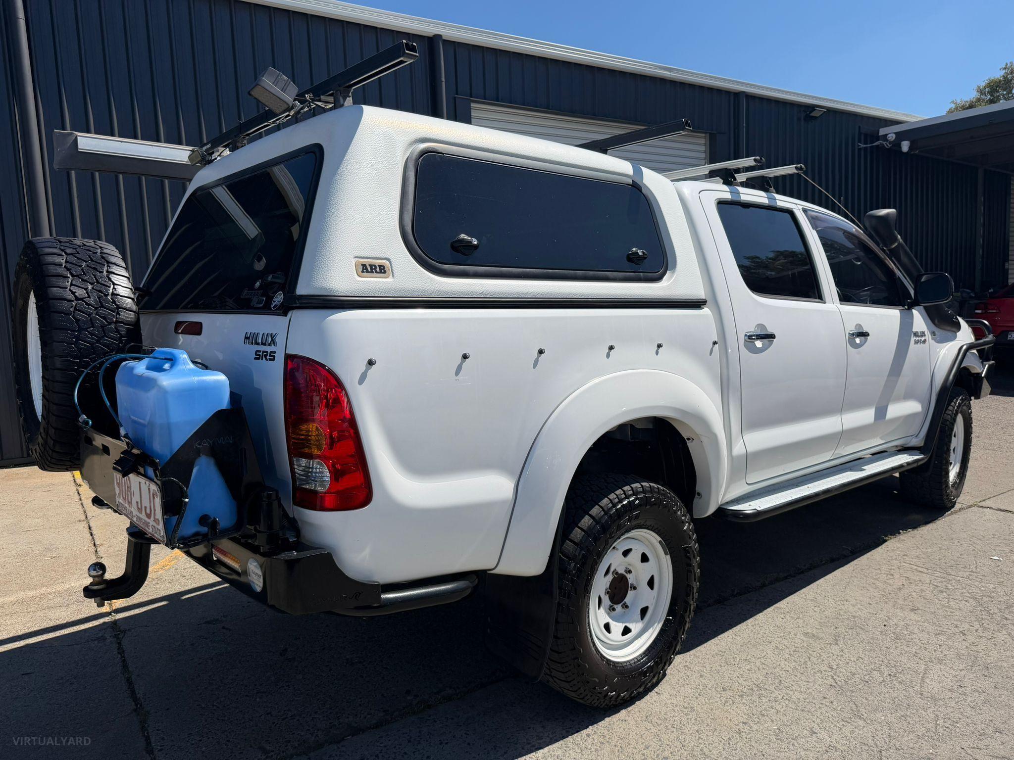 TOYOTA HILUX