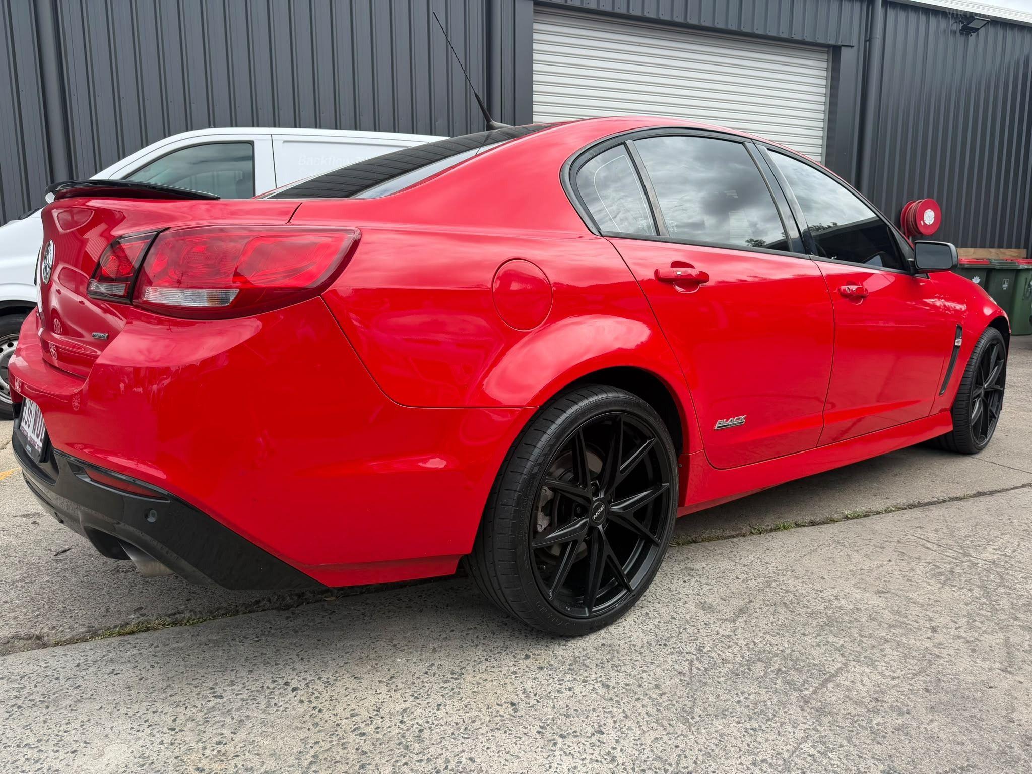 HOLDEN COMMODORE