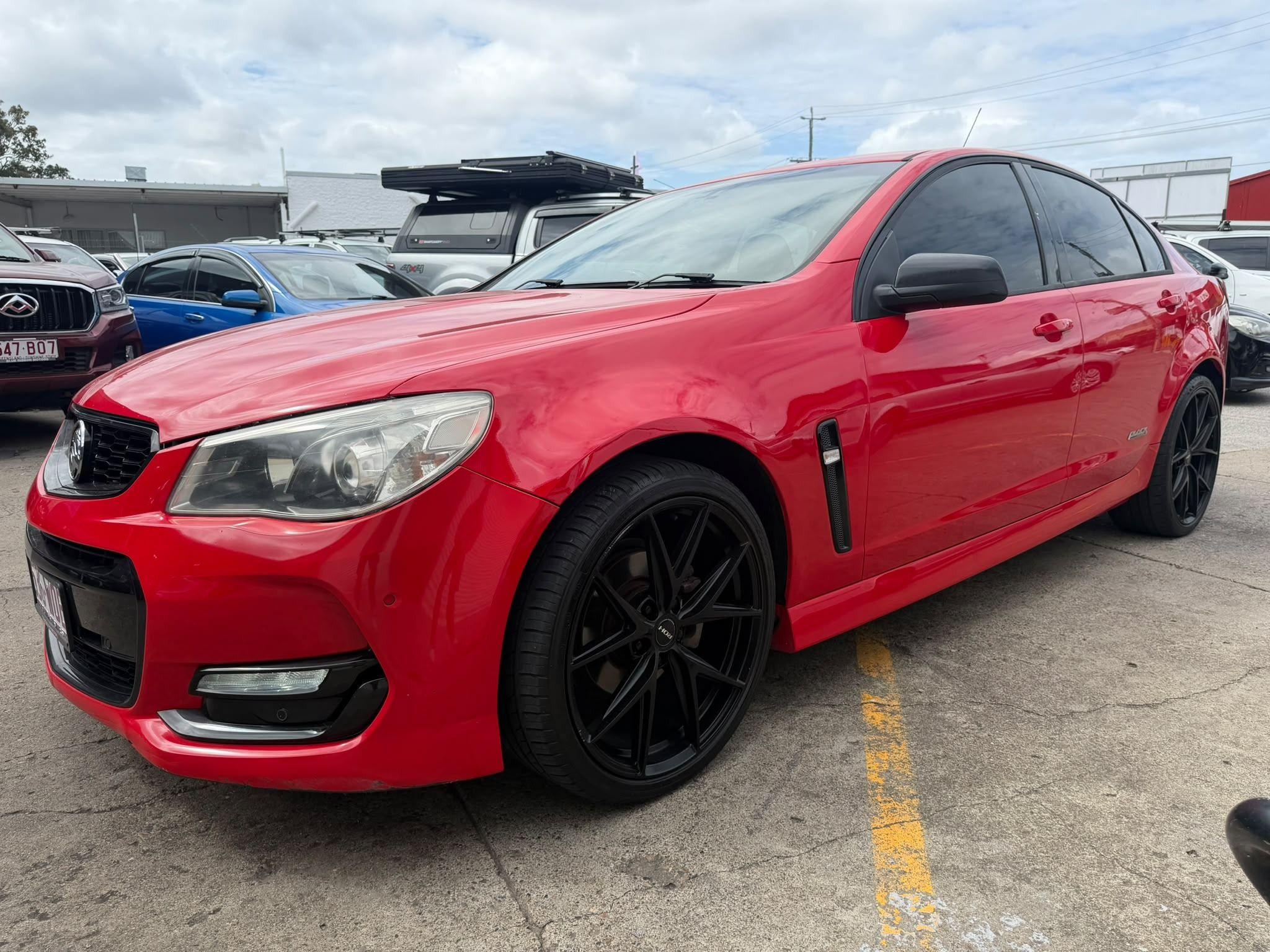 HOLDEN COMMODORE