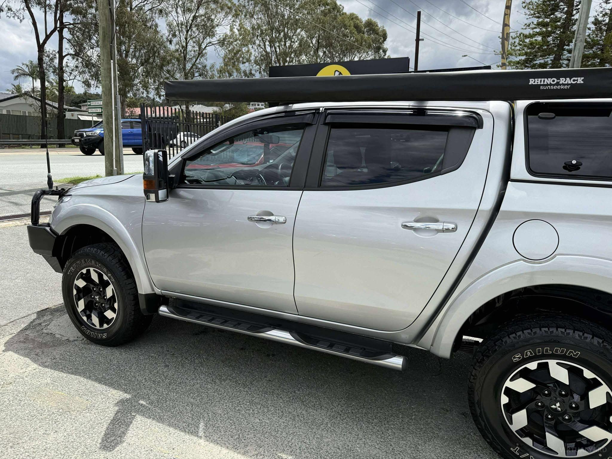 MITSUBISHI TRITON