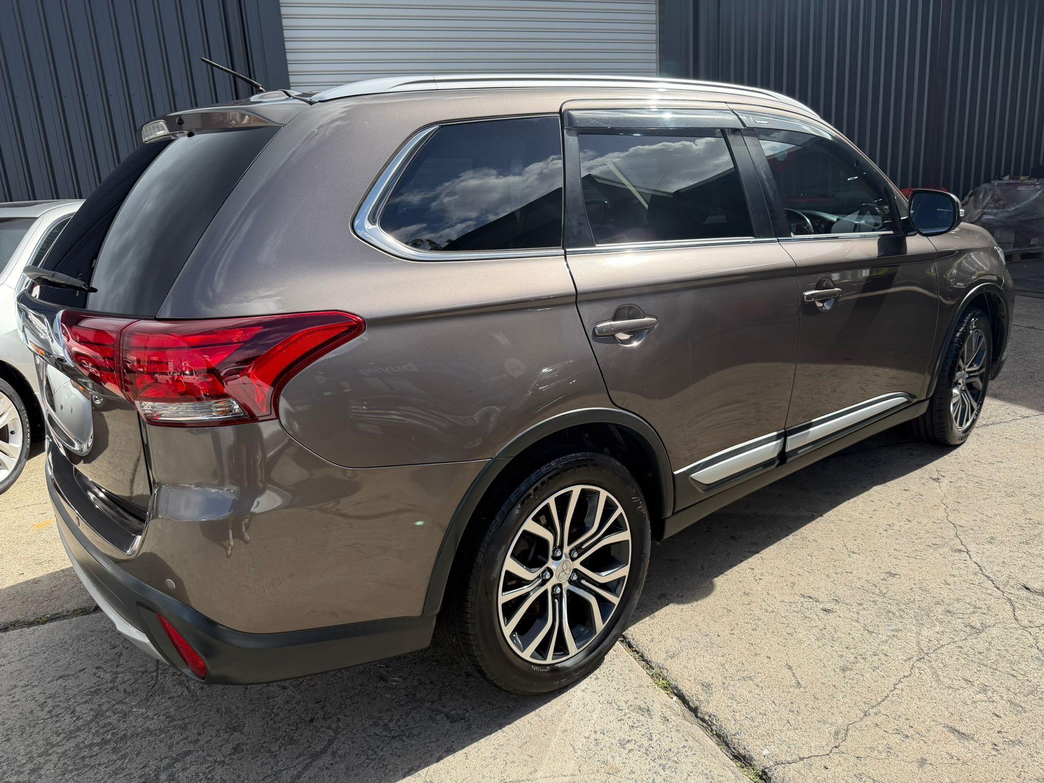 MITSUBISHI OUTLANDER