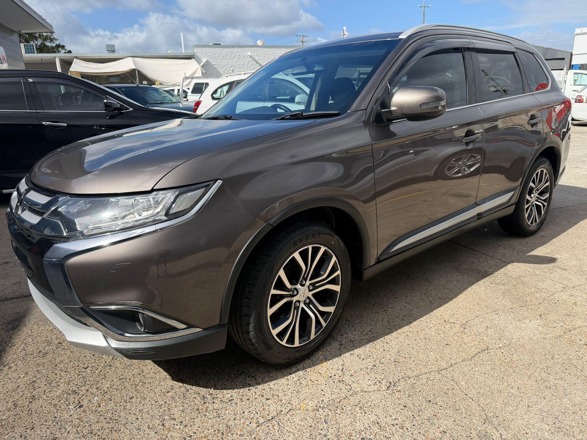 MITSUBISHI OUTLANDER