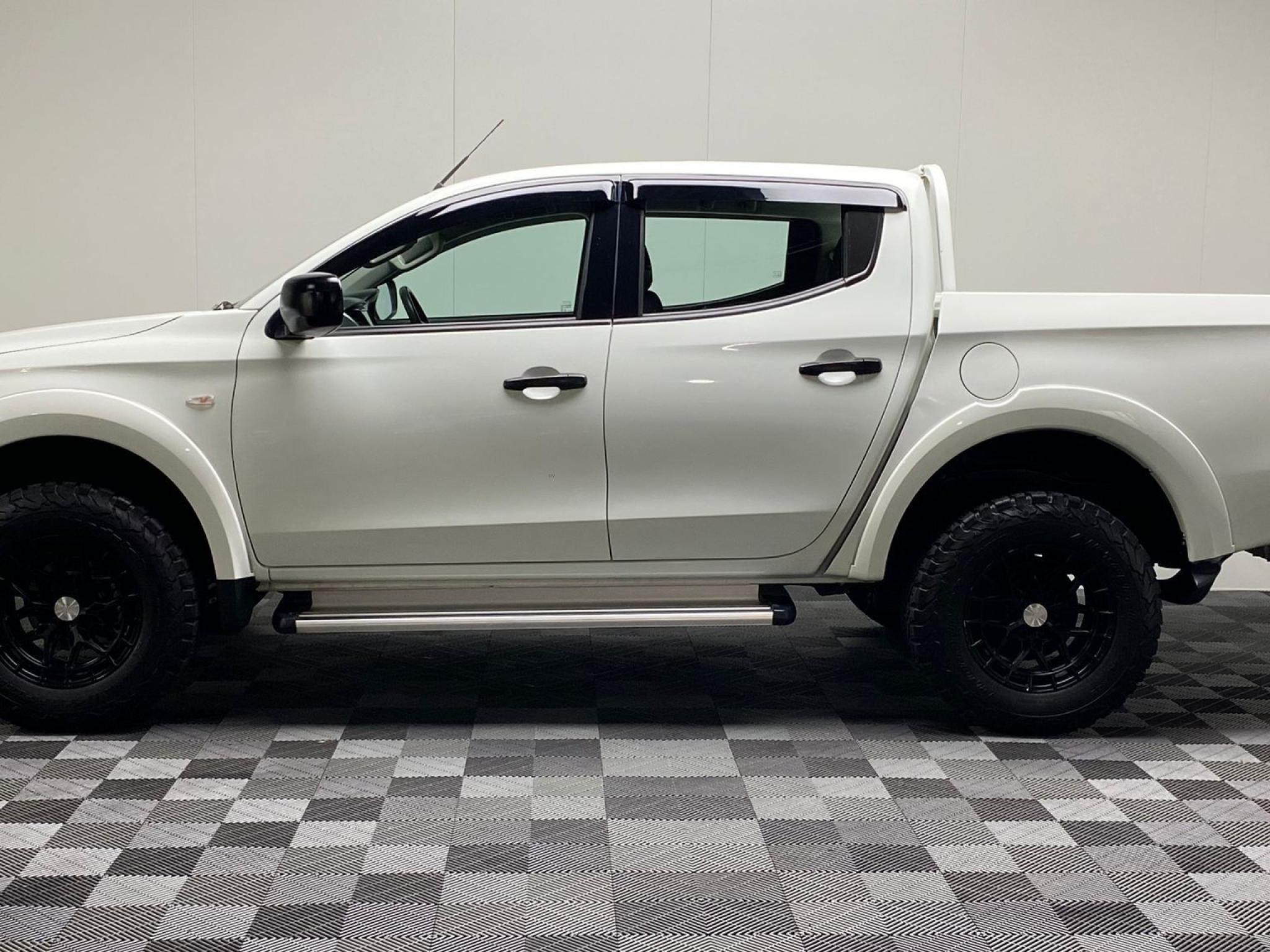MITSUBISHI TRITON