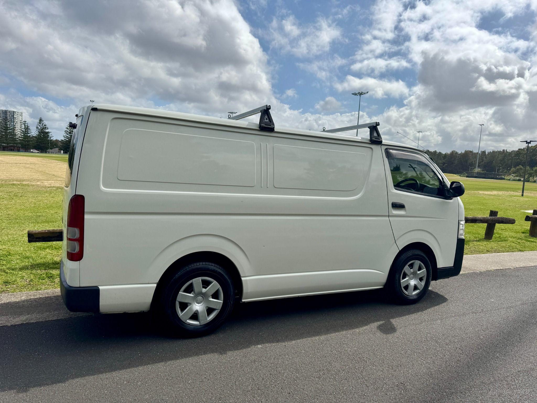TOYOTA HIACE
