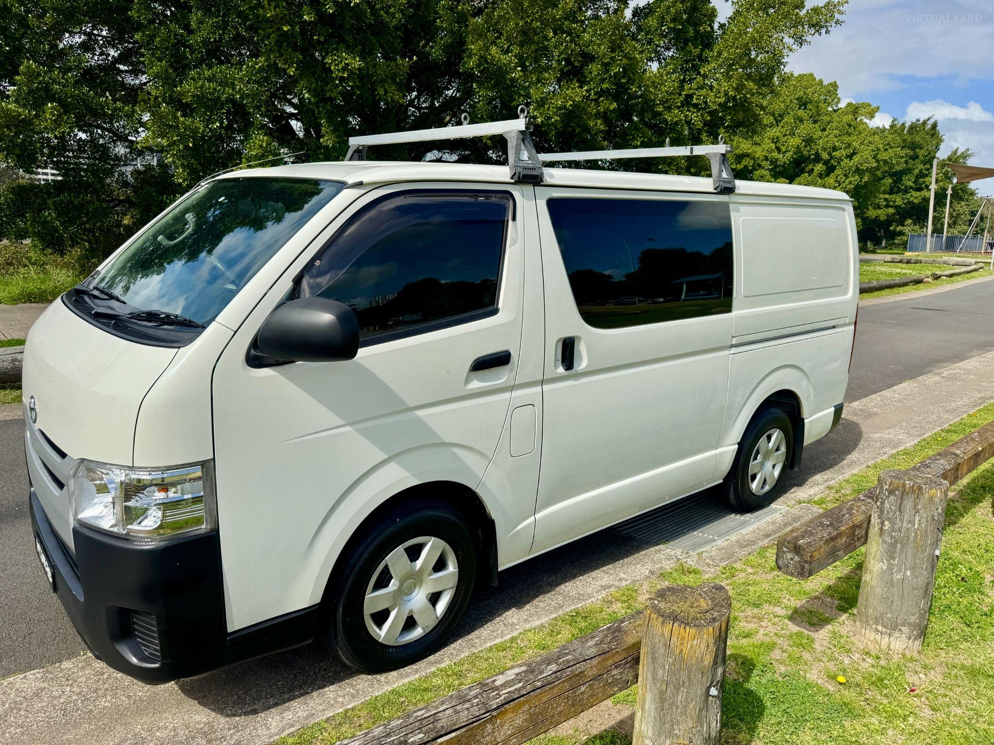 TOYOTA HIACE