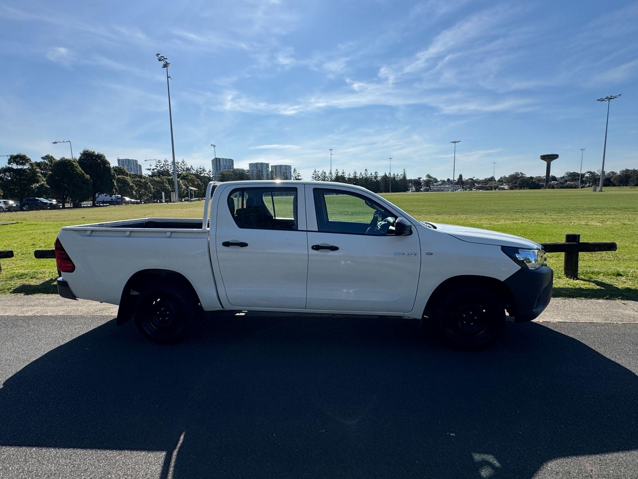 TOYOTA HILUX