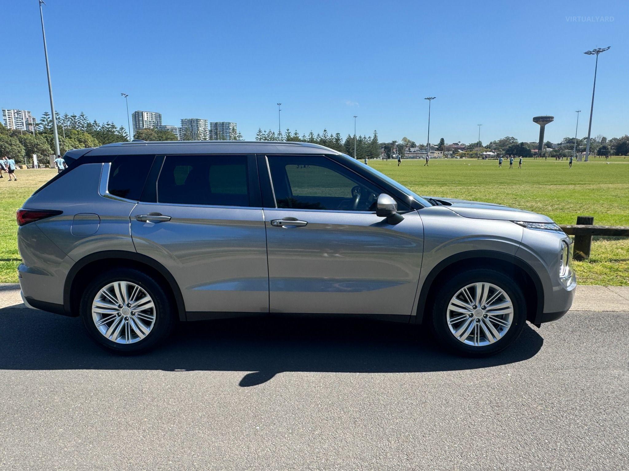 MITSUBISHI OUTLANDER