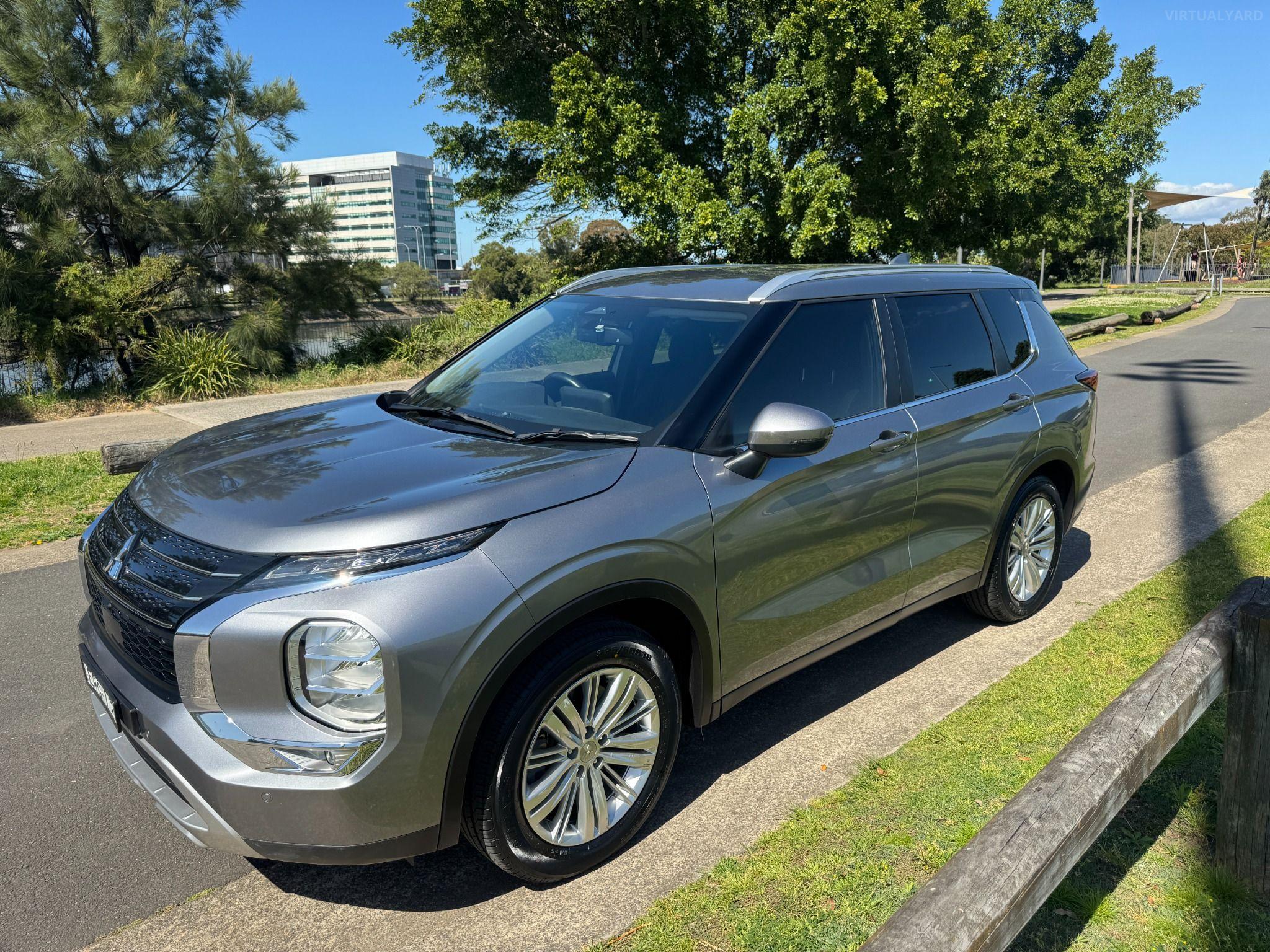 MITSUBISHI OUTLANDER