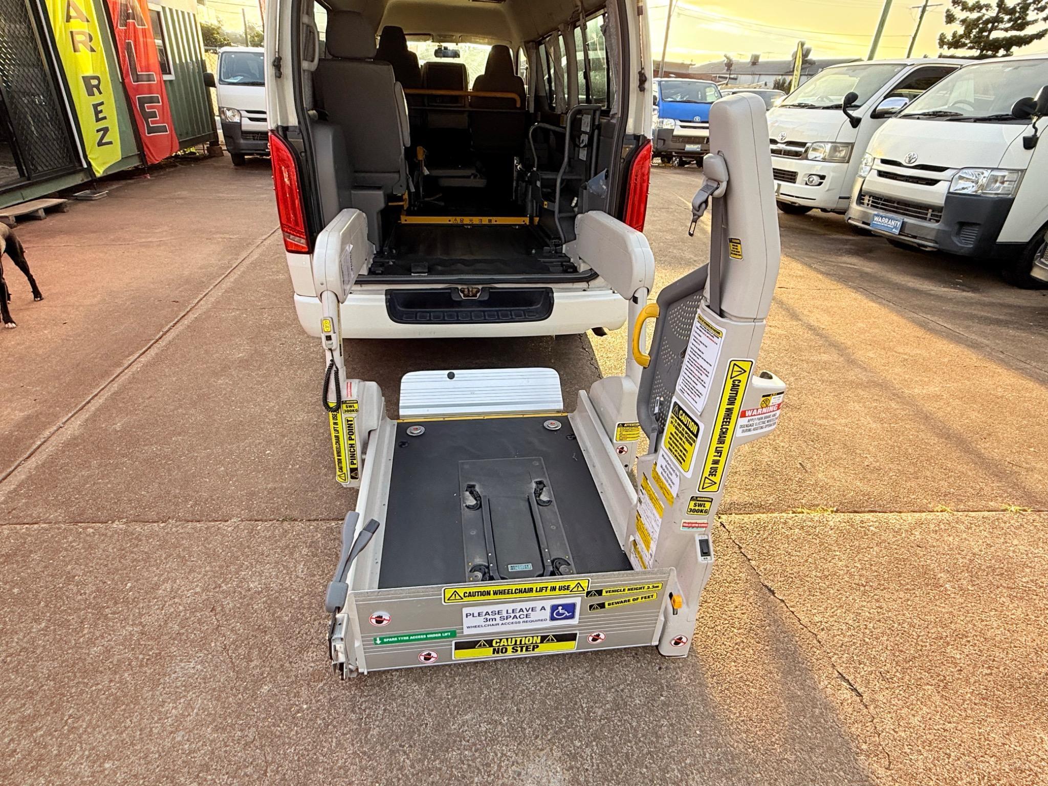 TOYOTA HIACE
