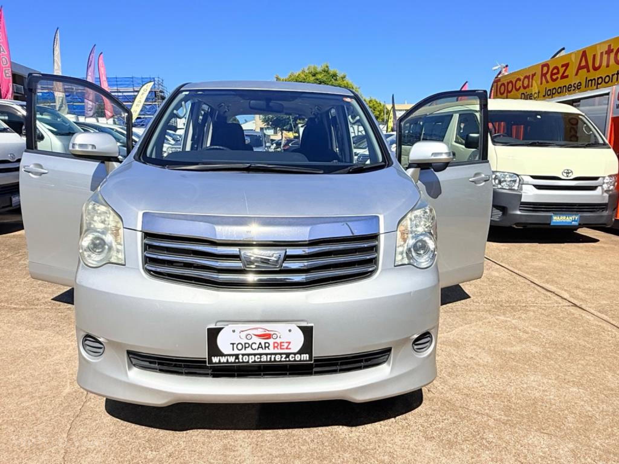 TOYOTA VOXY