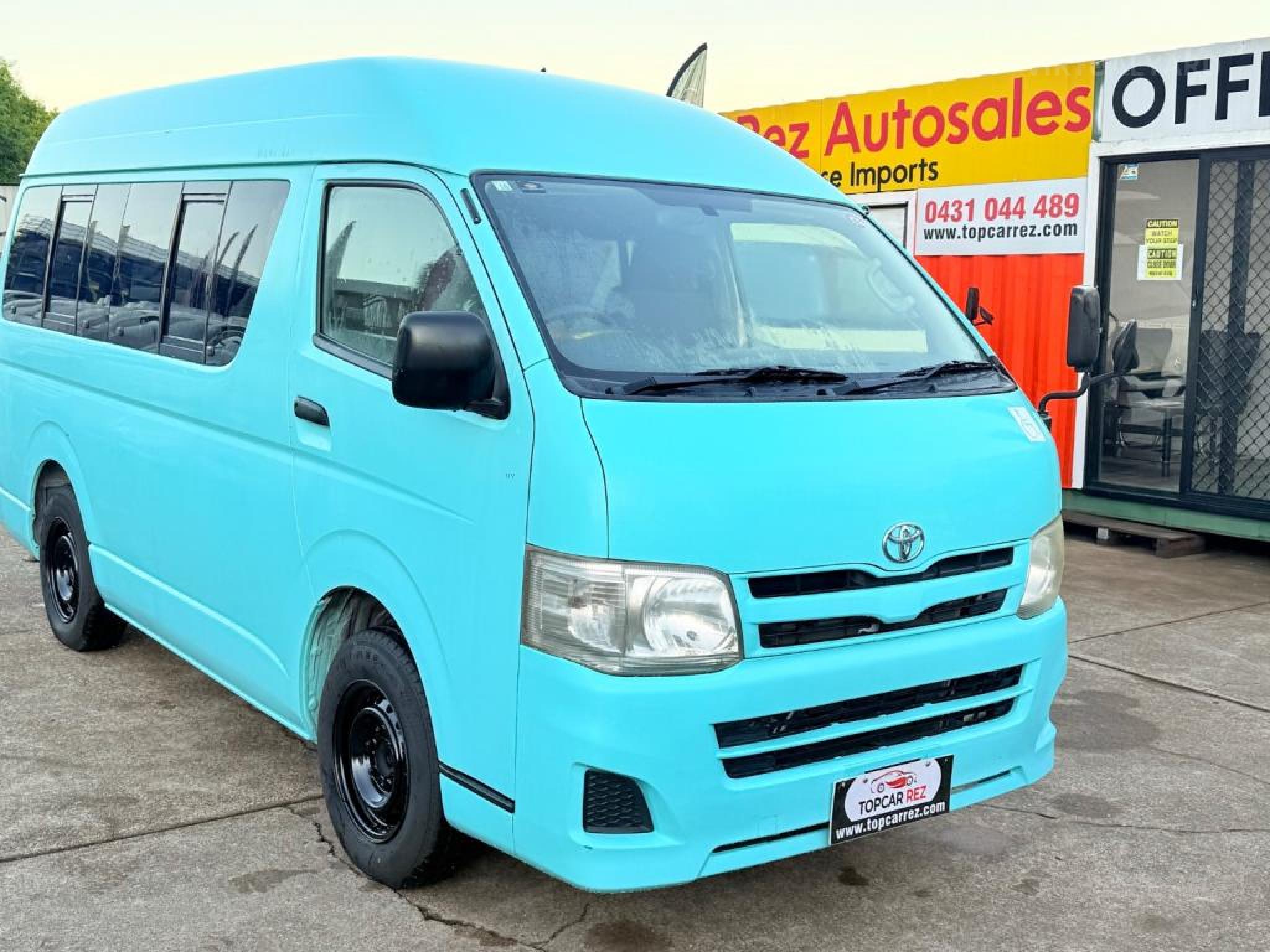 TOYOTA HIACE