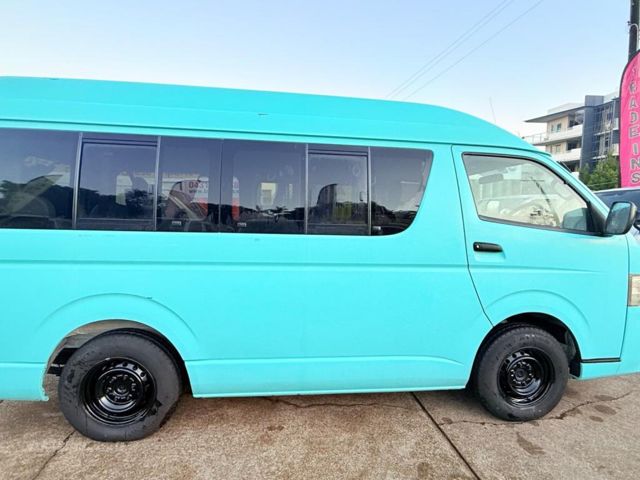 TOYOTA HIACE