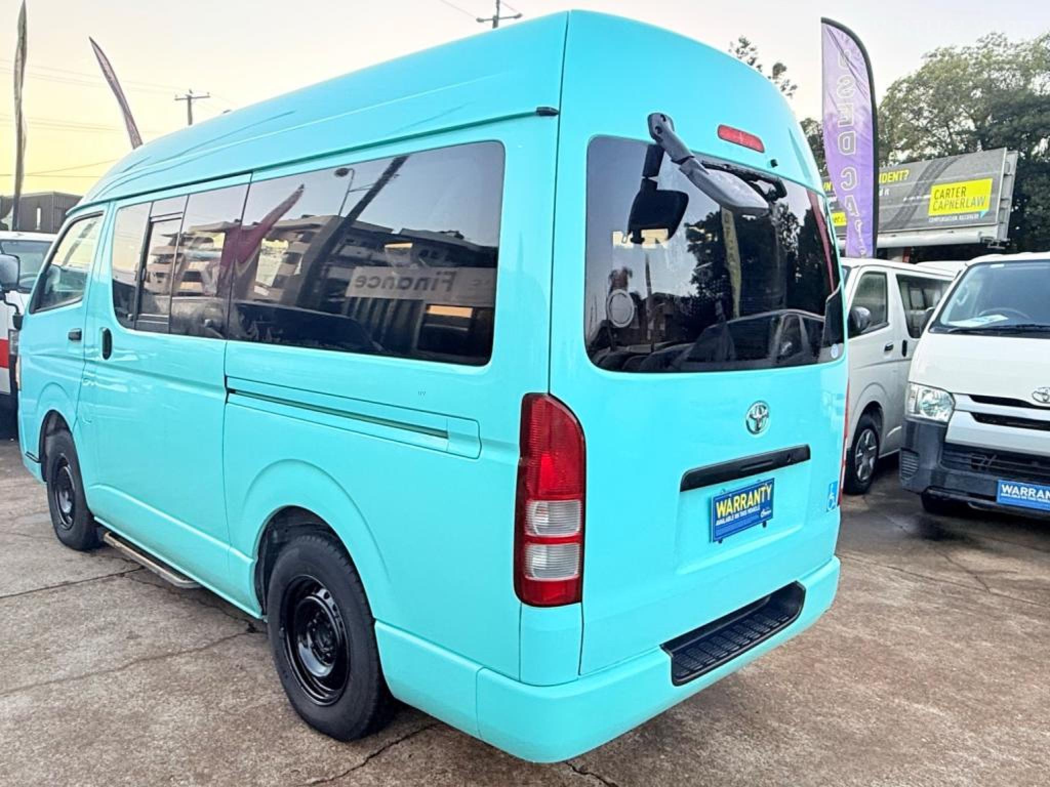 TOYOTA HIACE