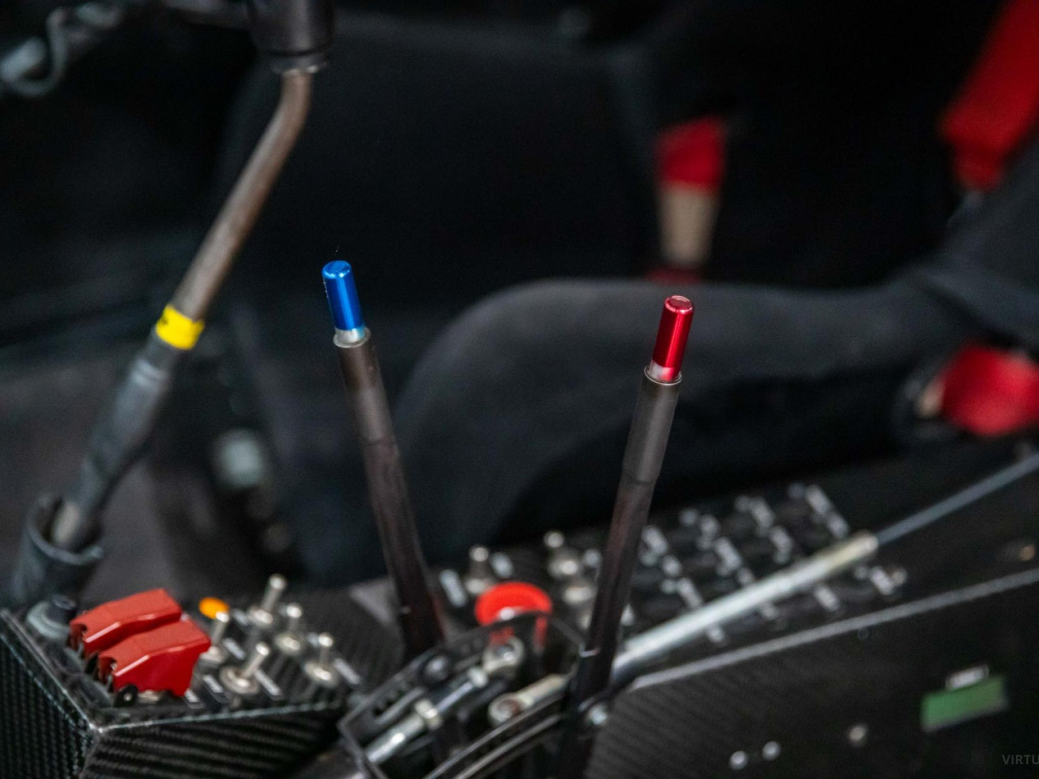 FORD BF 888 LOWNDES SUPERCAR 888 CRAIG LOWNDES BUILT BY TRIPLE EIGHT ...