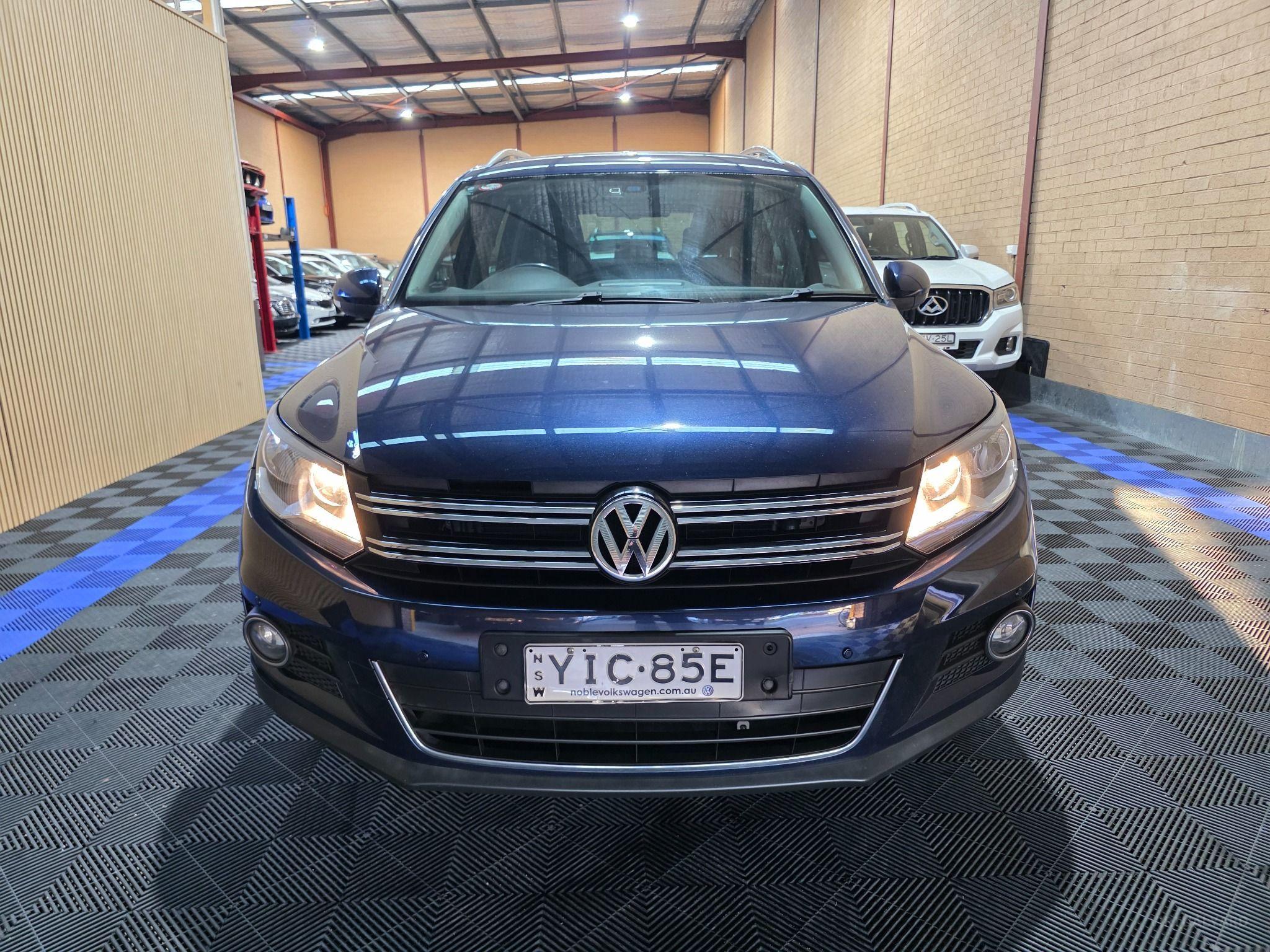 VOLKSWAGEN TIGUAN