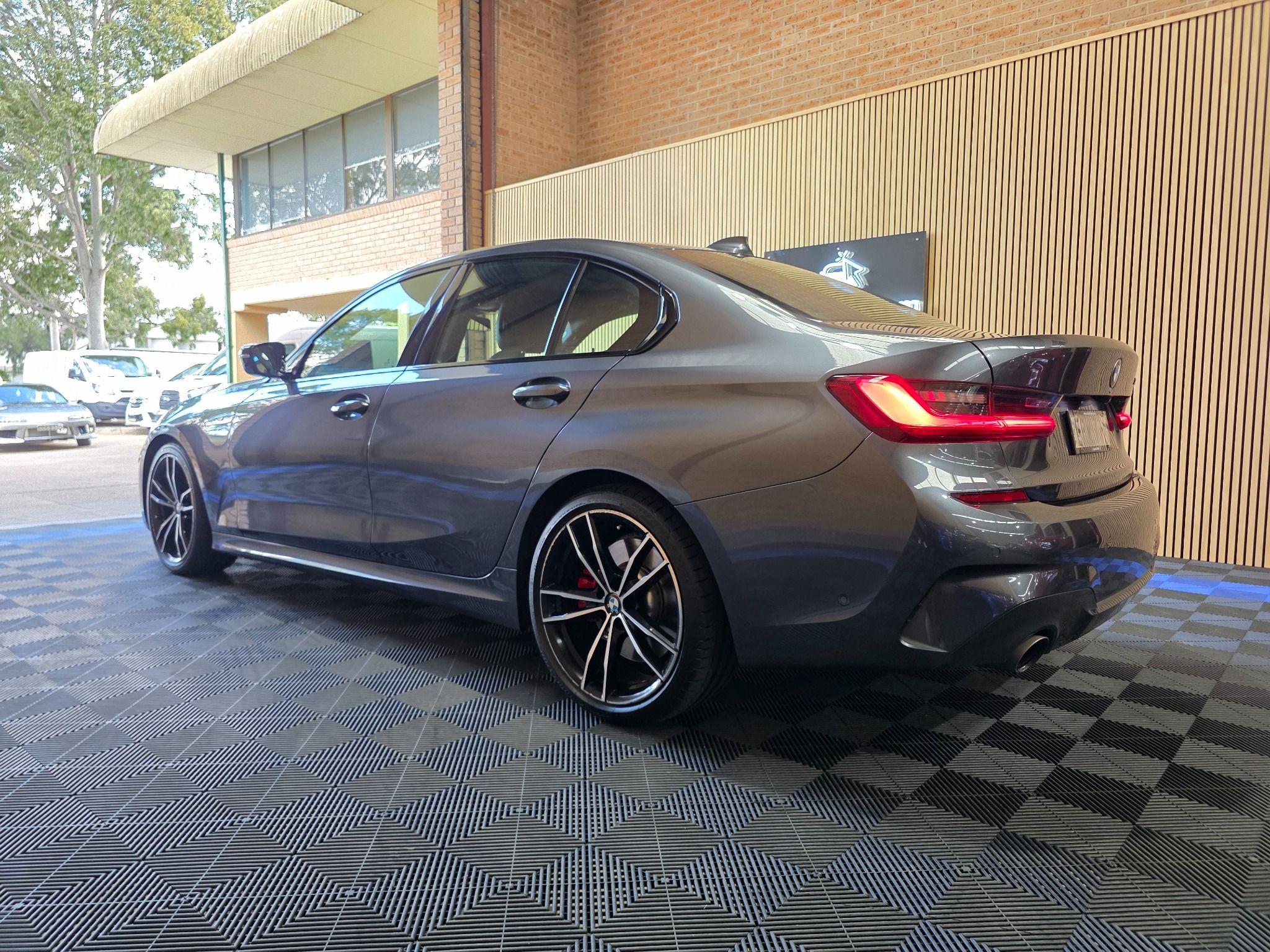 BMW 3 SERIES