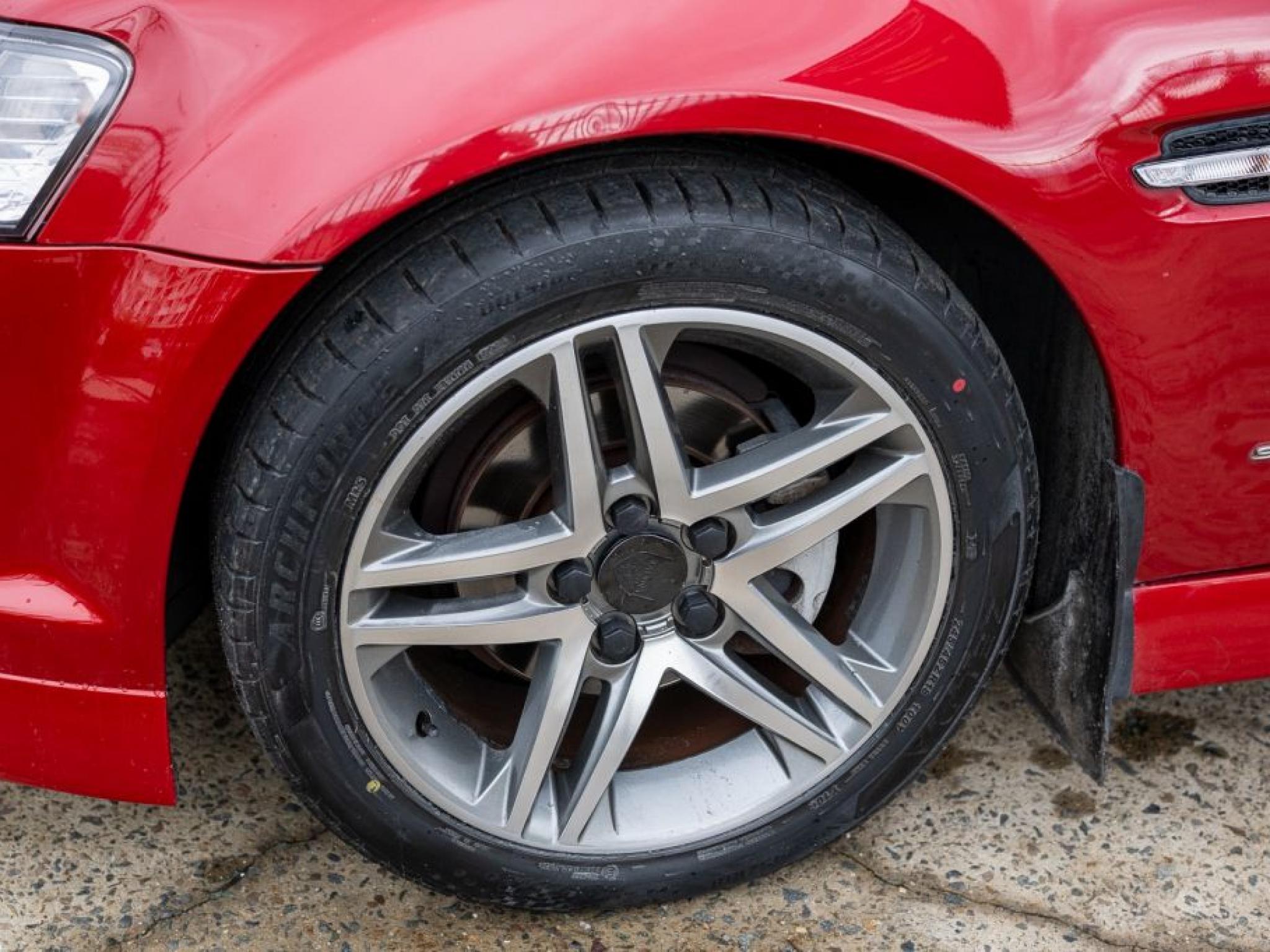 HOLDEN COMMODORE