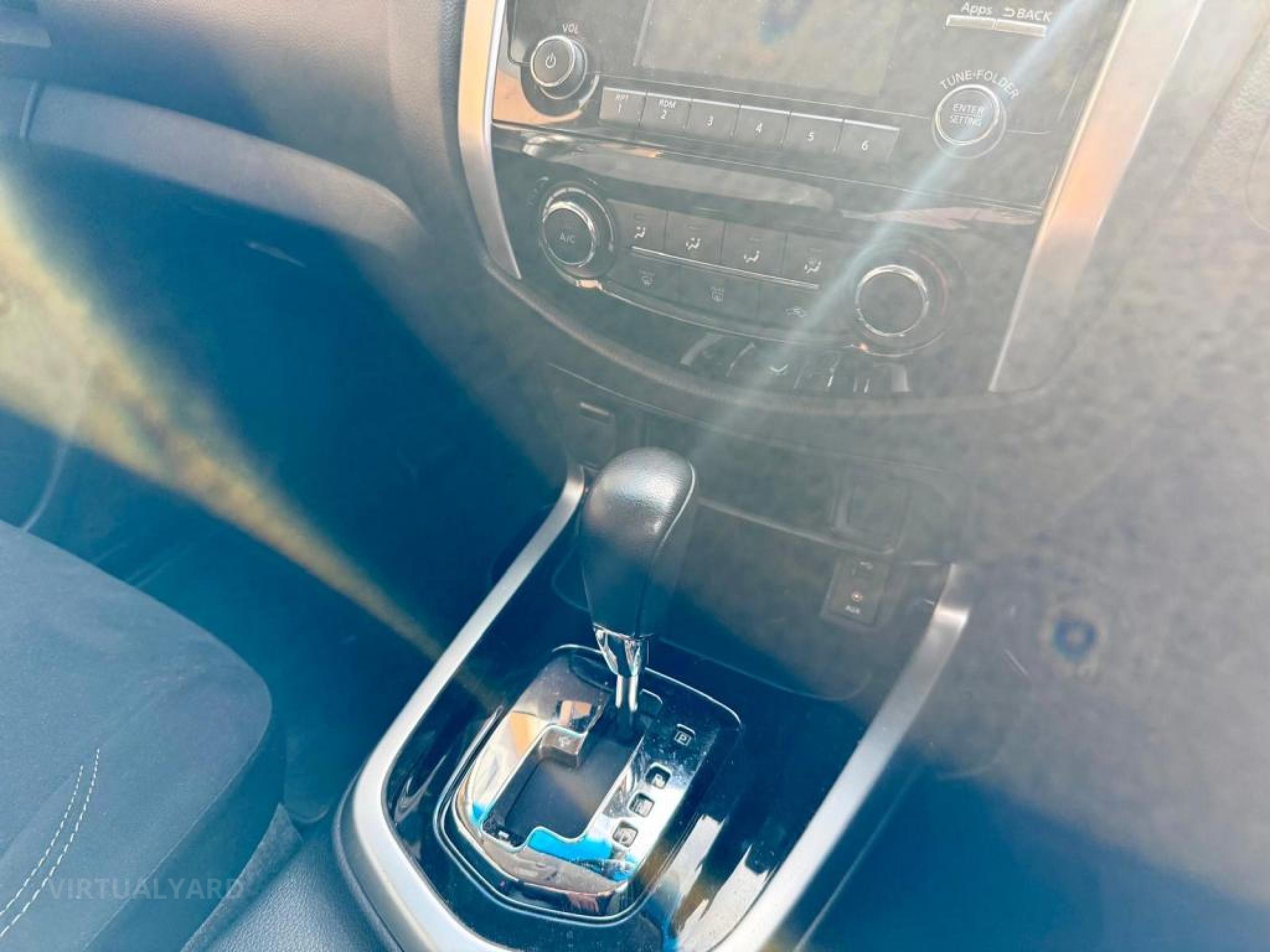 NISSAN NAVARA