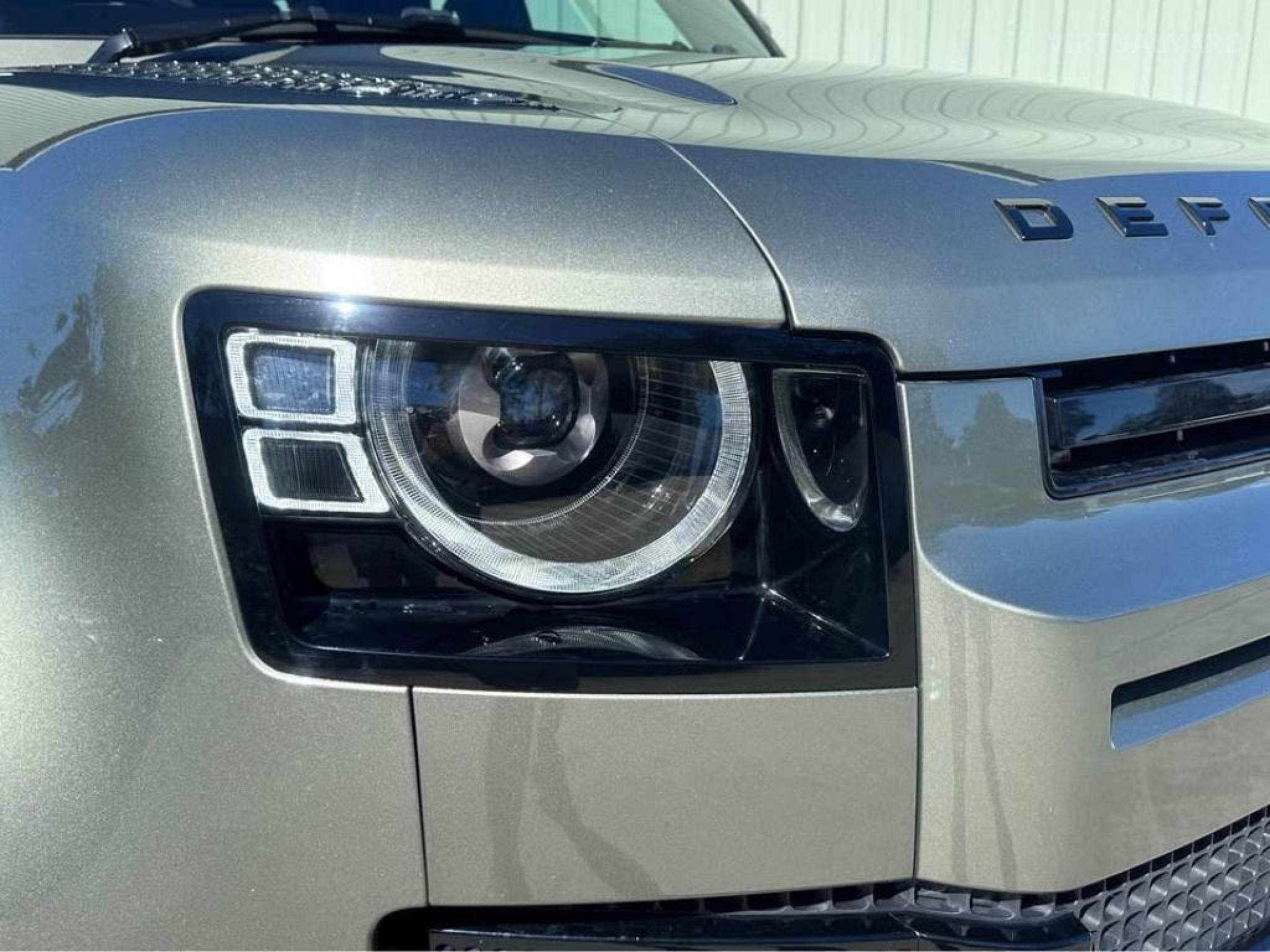 LAND ROVER DEFENDER
