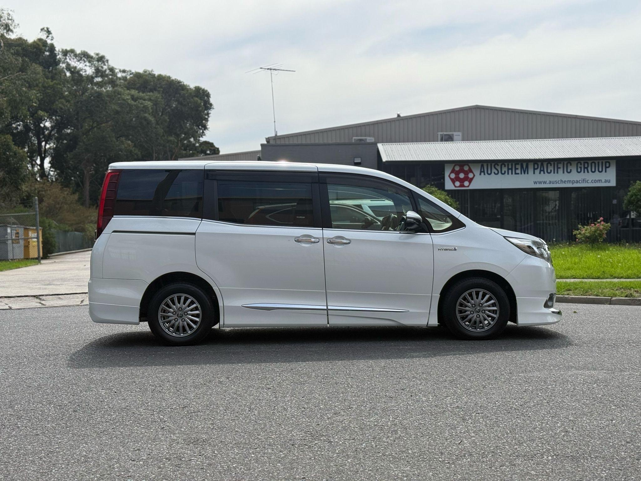 TOYOTA ESQUIRE HYBRID