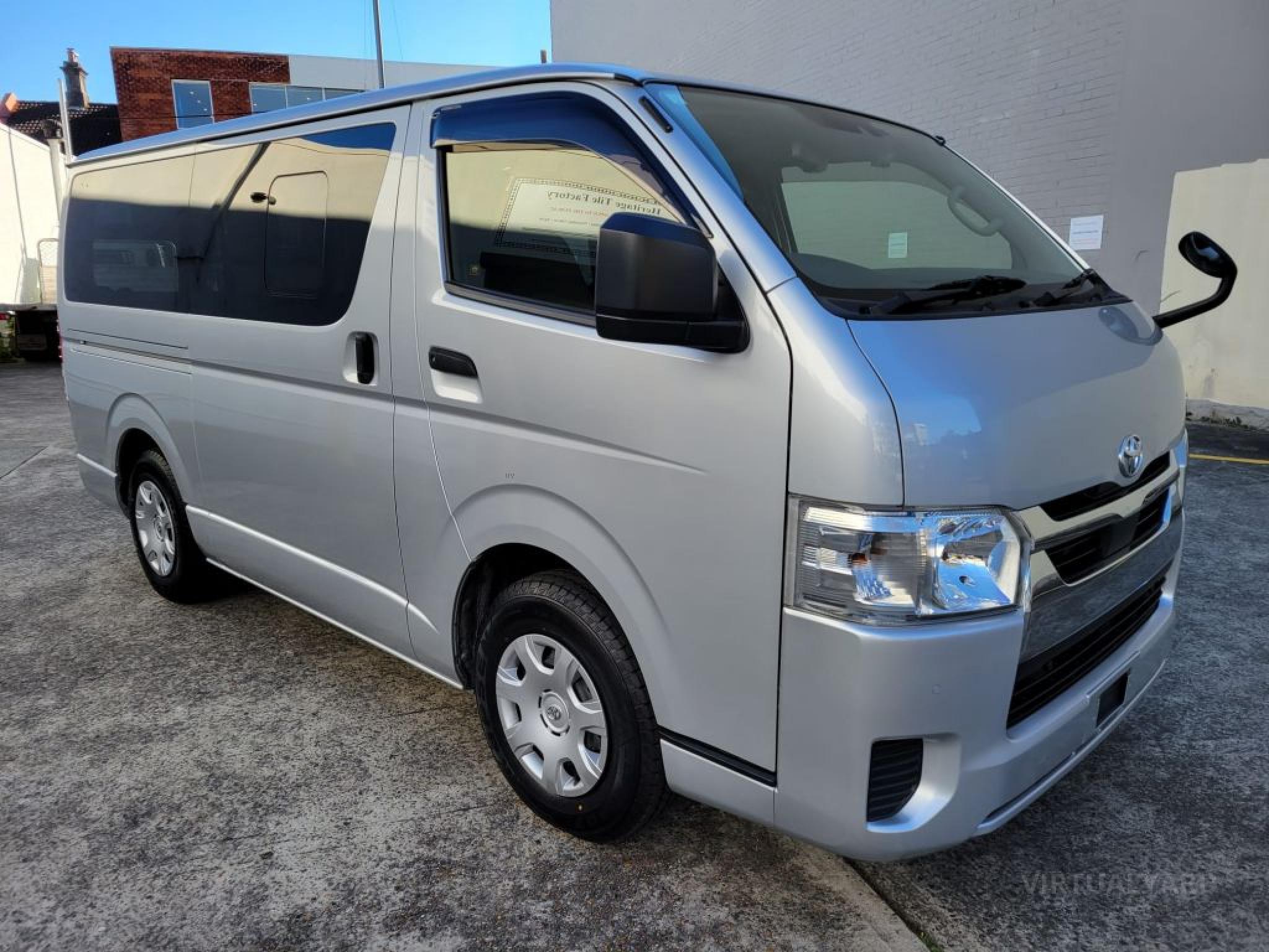 TOYOTA HIACE