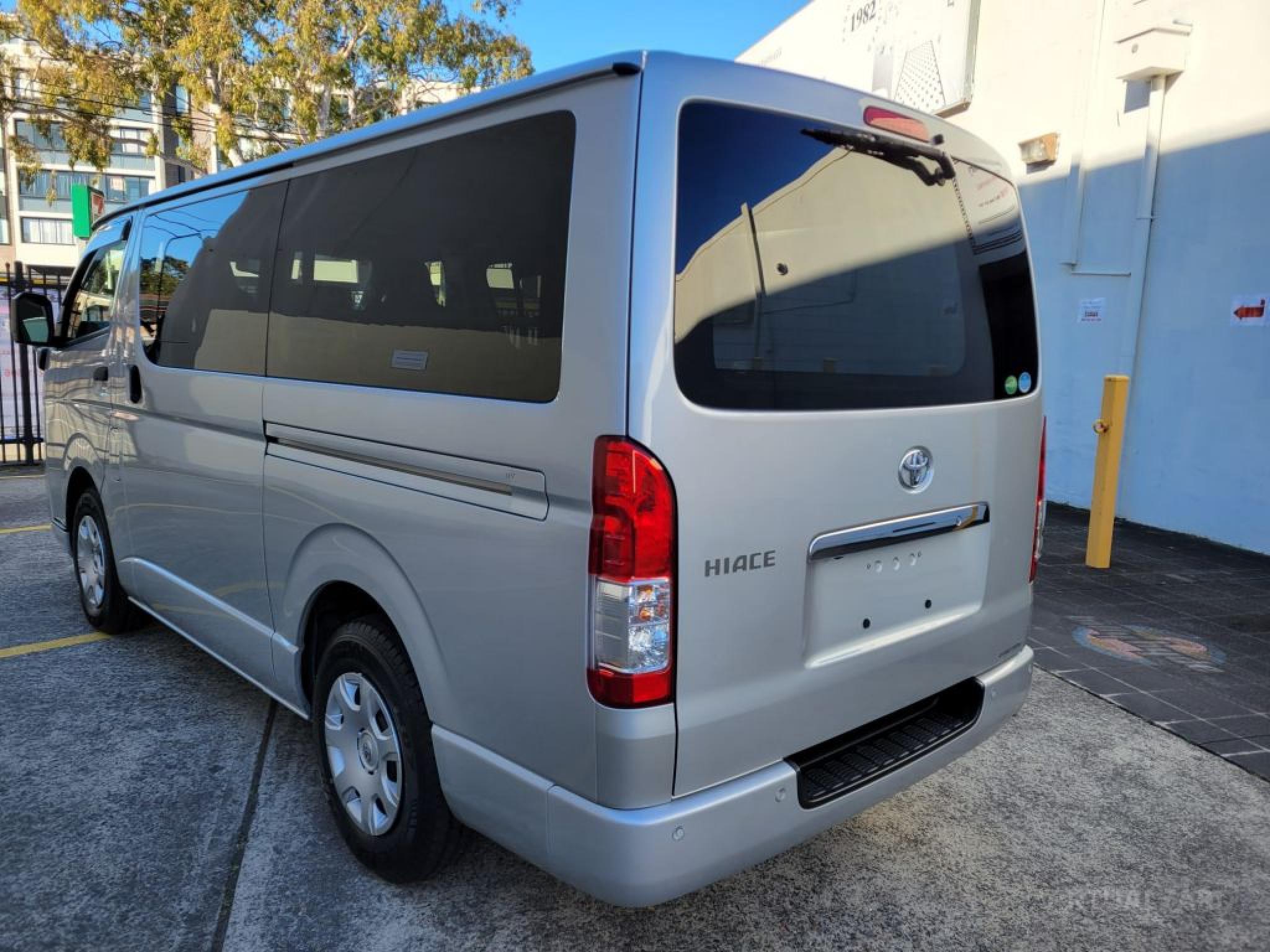 TOYOTA HIACE
