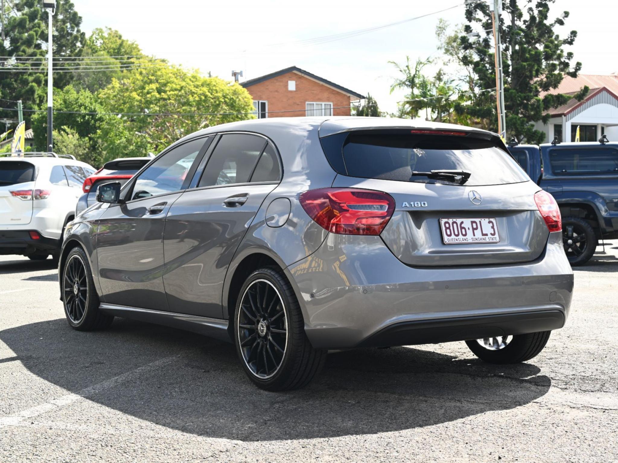 Mercedes- Benz A180