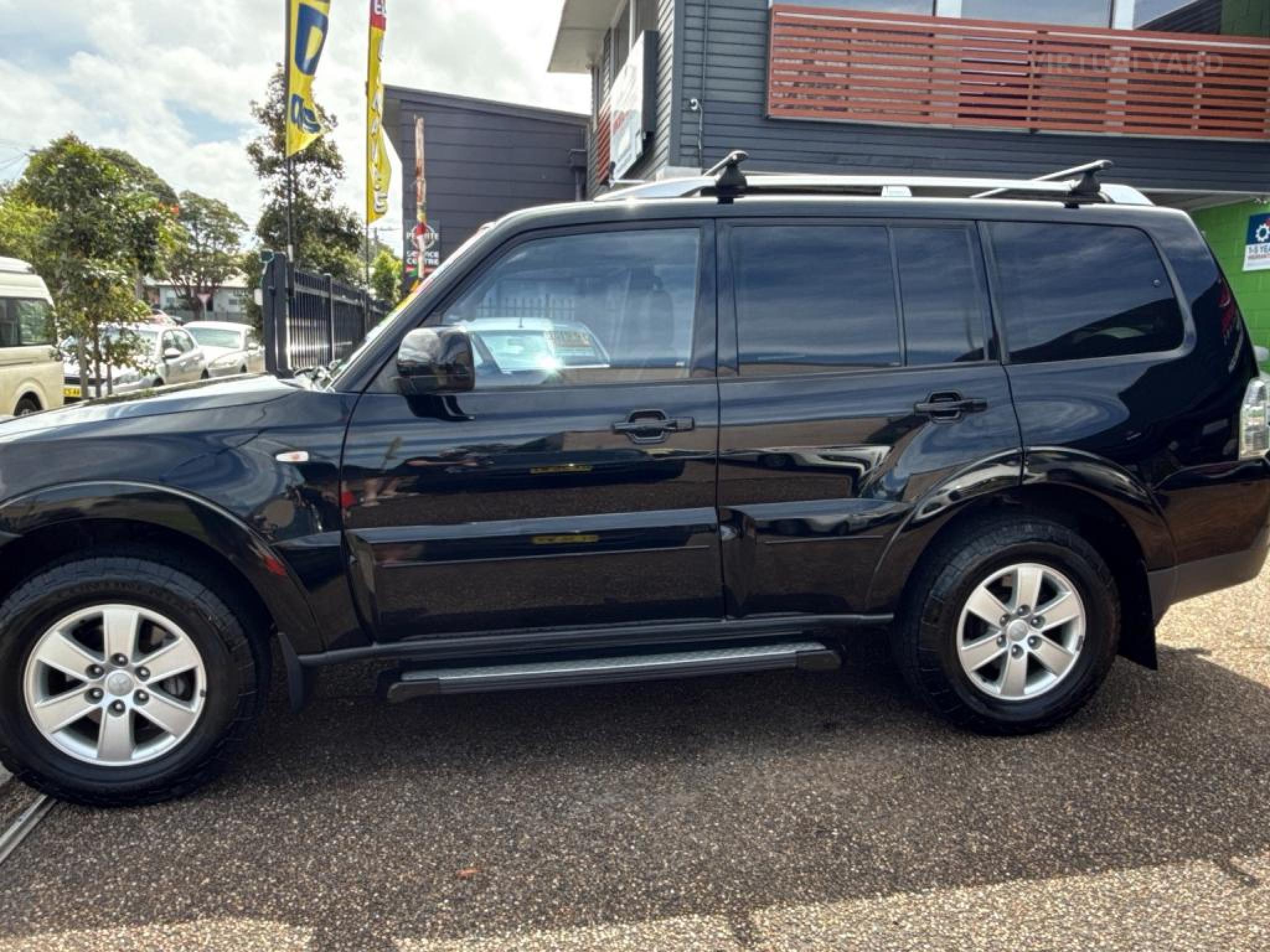 MITSUBISHI PAJERO