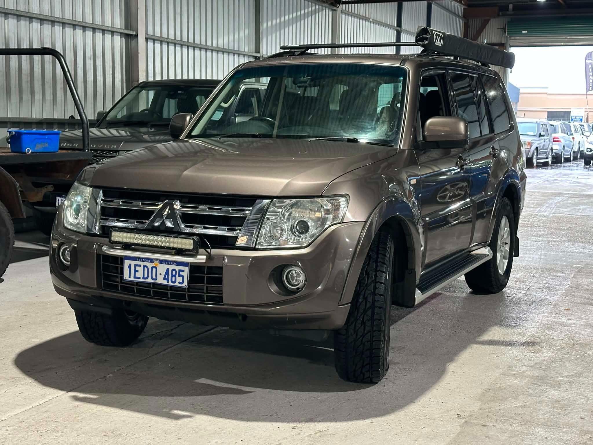 MITSUBISHI PAJERO