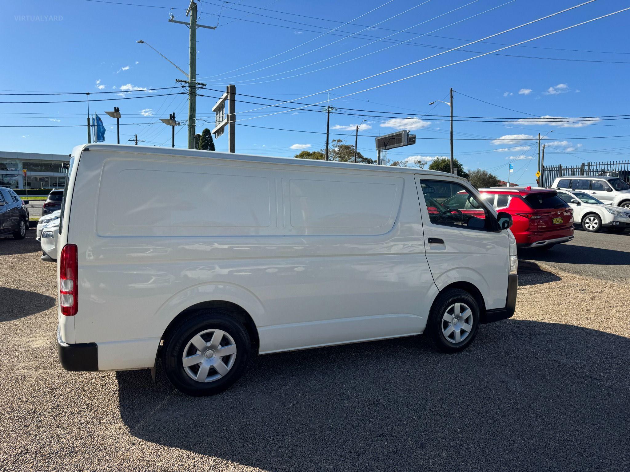 TOYOTA HIACE