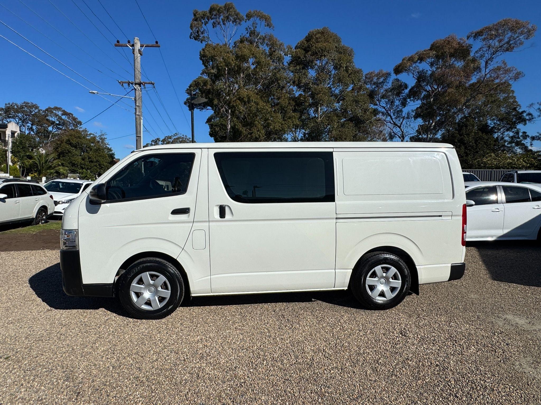 TOYOTA HIACE