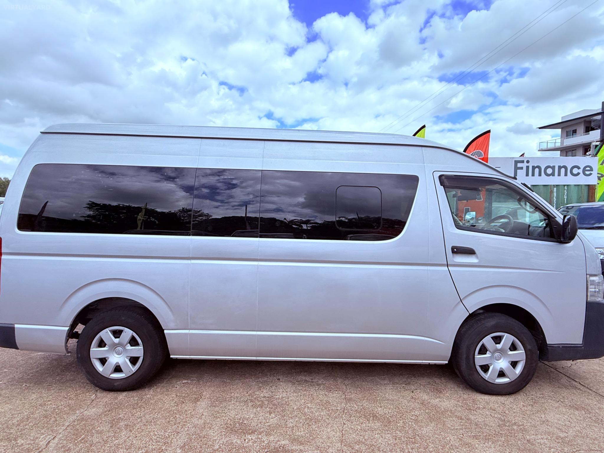 TOYOTA HIACE