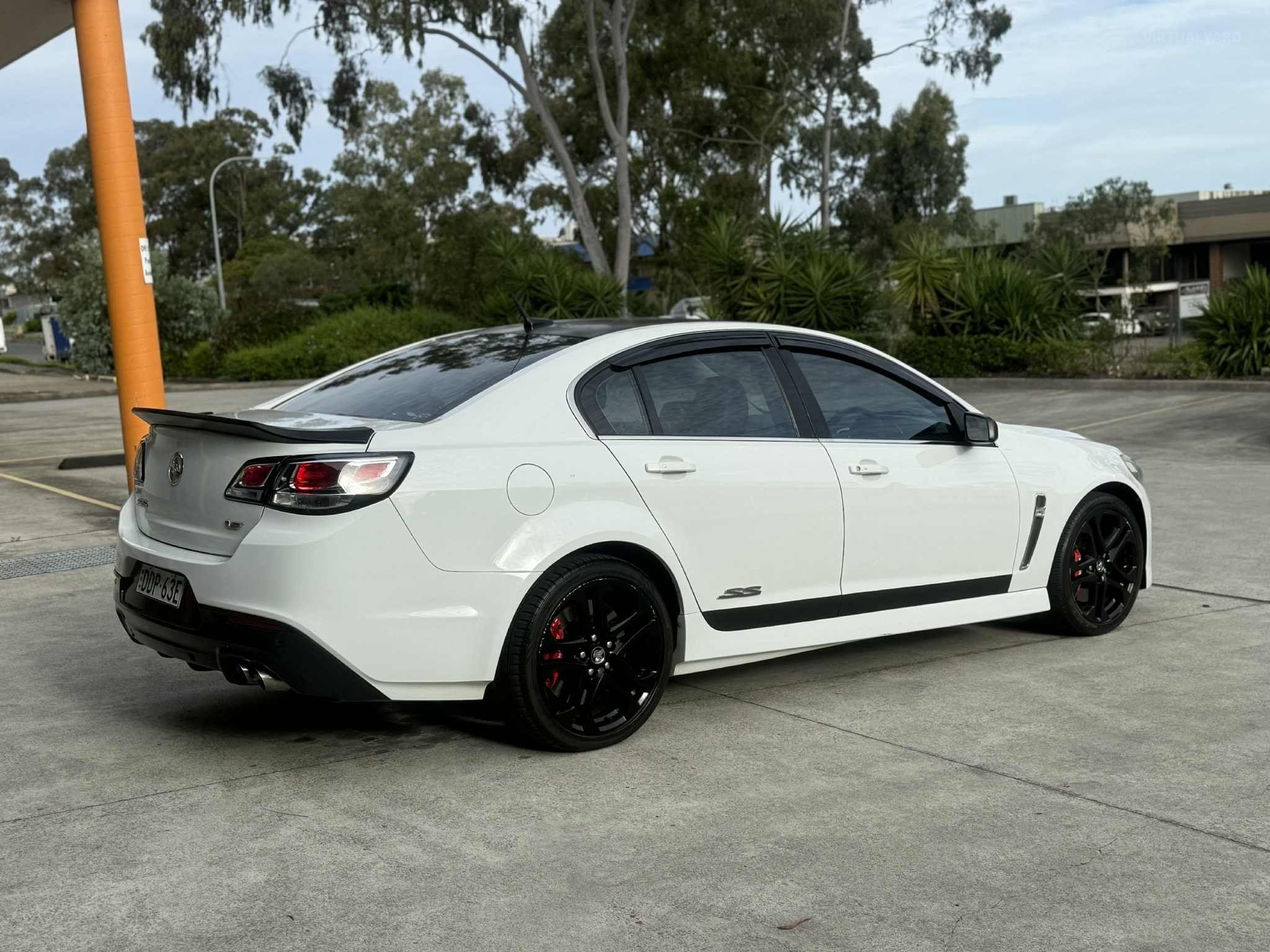 HOLDEN COMMODORE