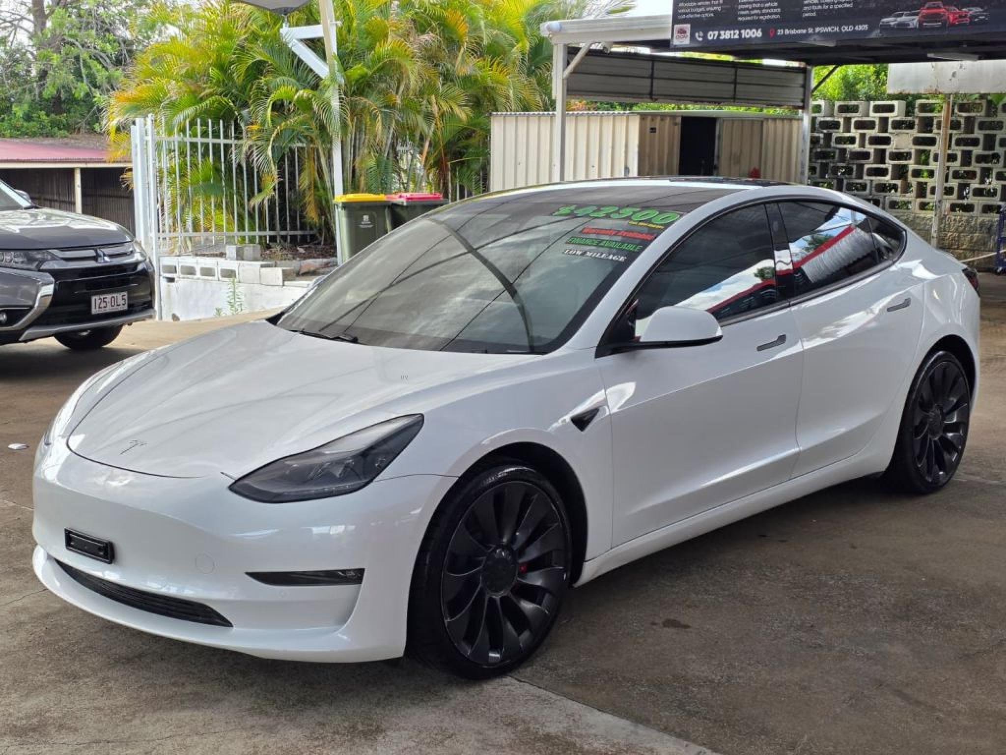 TESLA MODEL 3