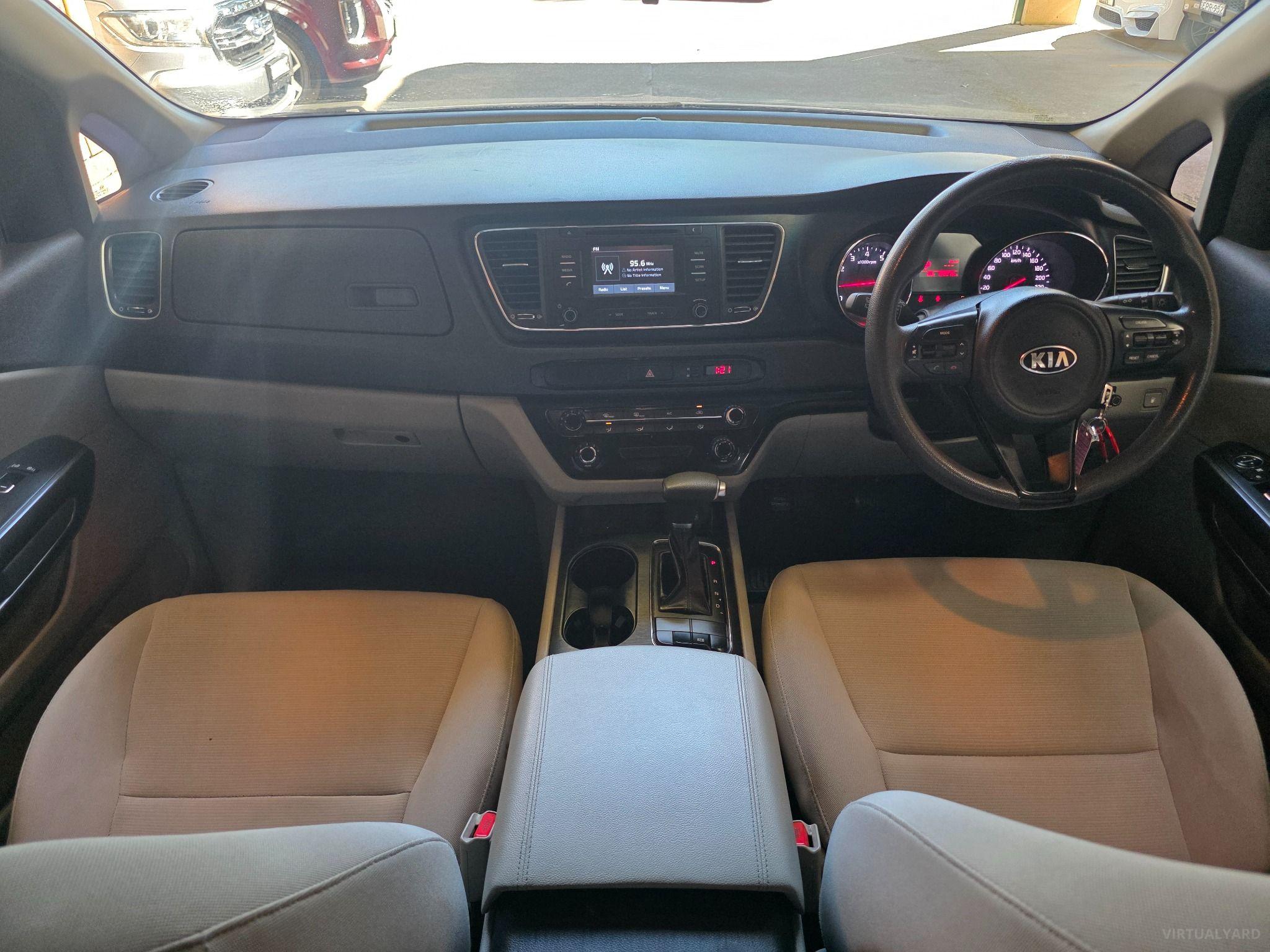 KIA CARNIVAL
