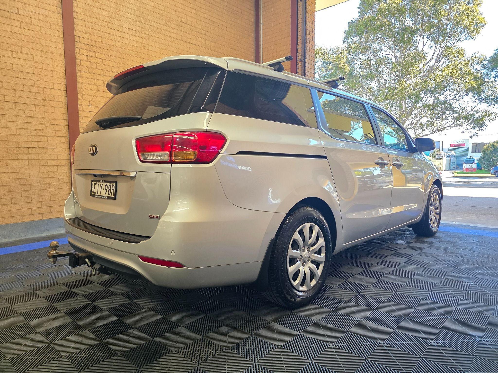 KIA CARNIVAL