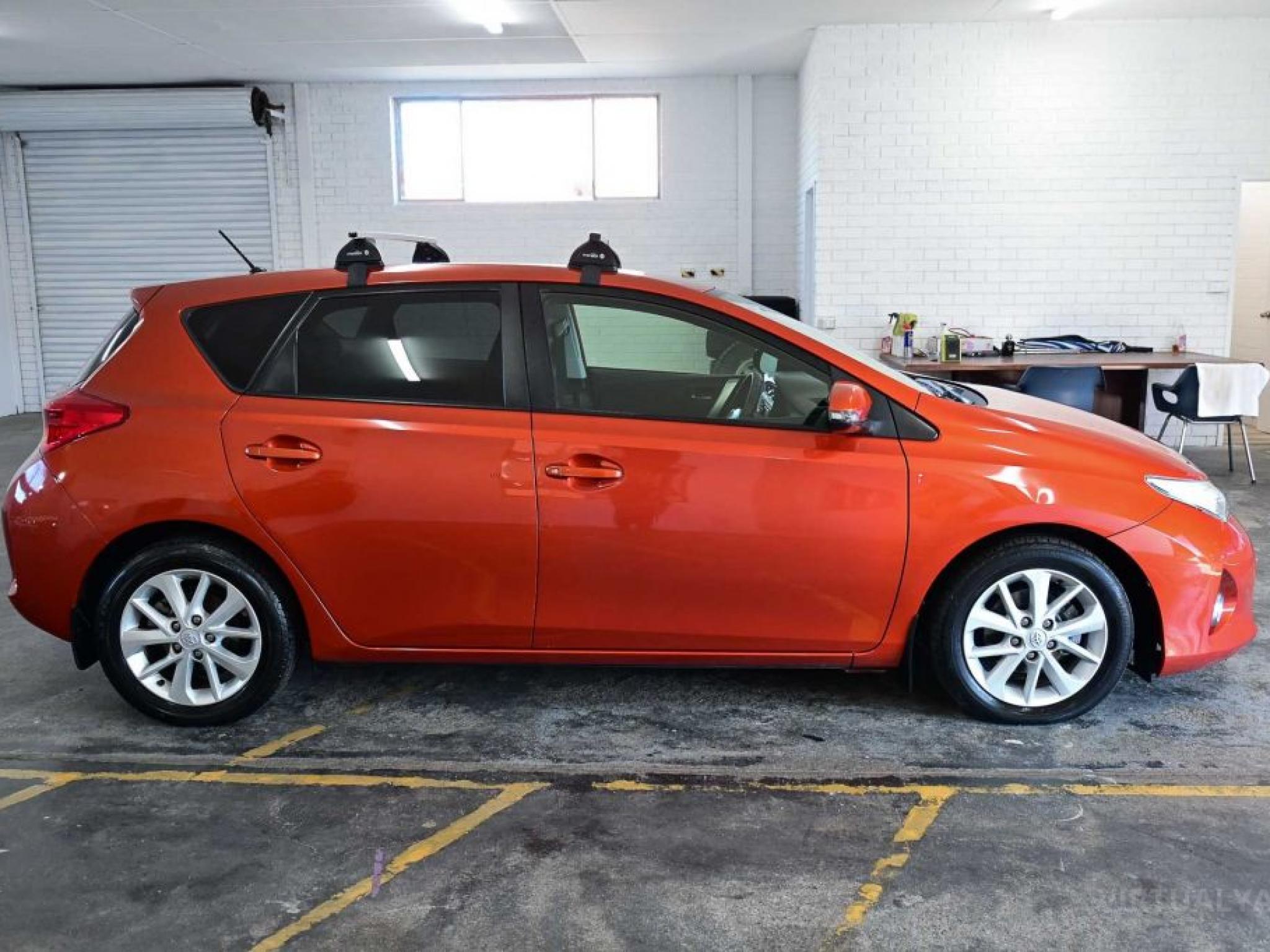 TOYOTA COROLLA