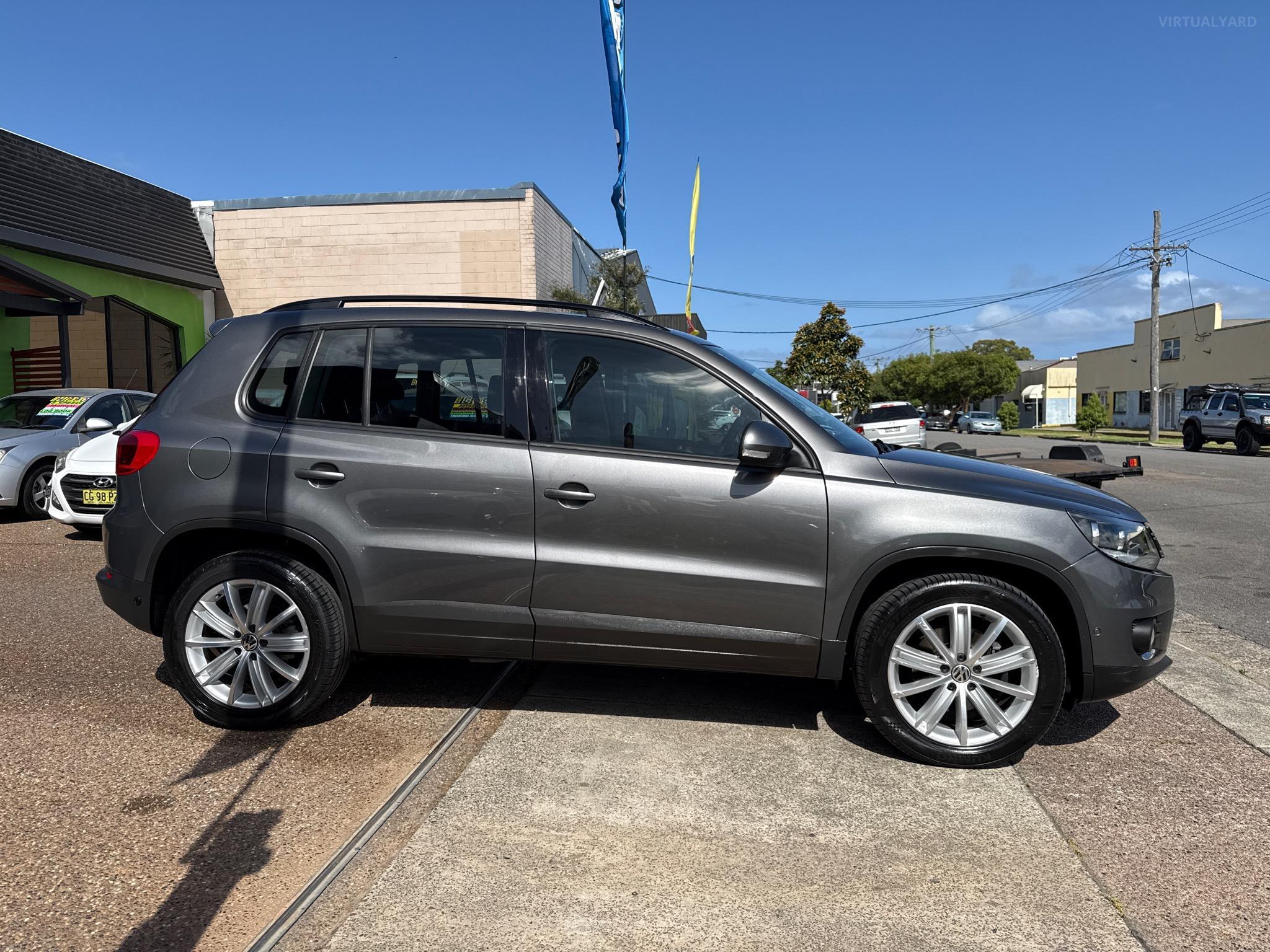 VOLKSWAGEN TIGUAN