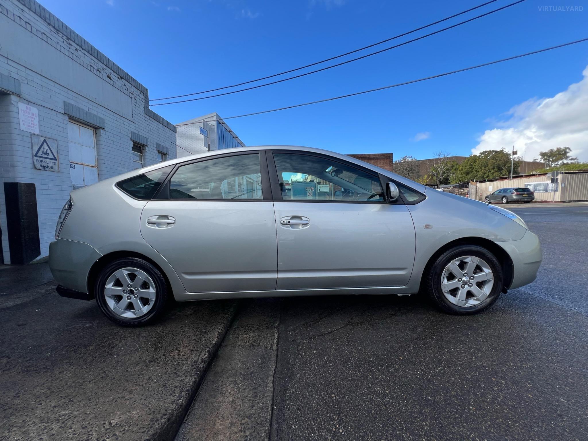 TOYOTA PRIUS