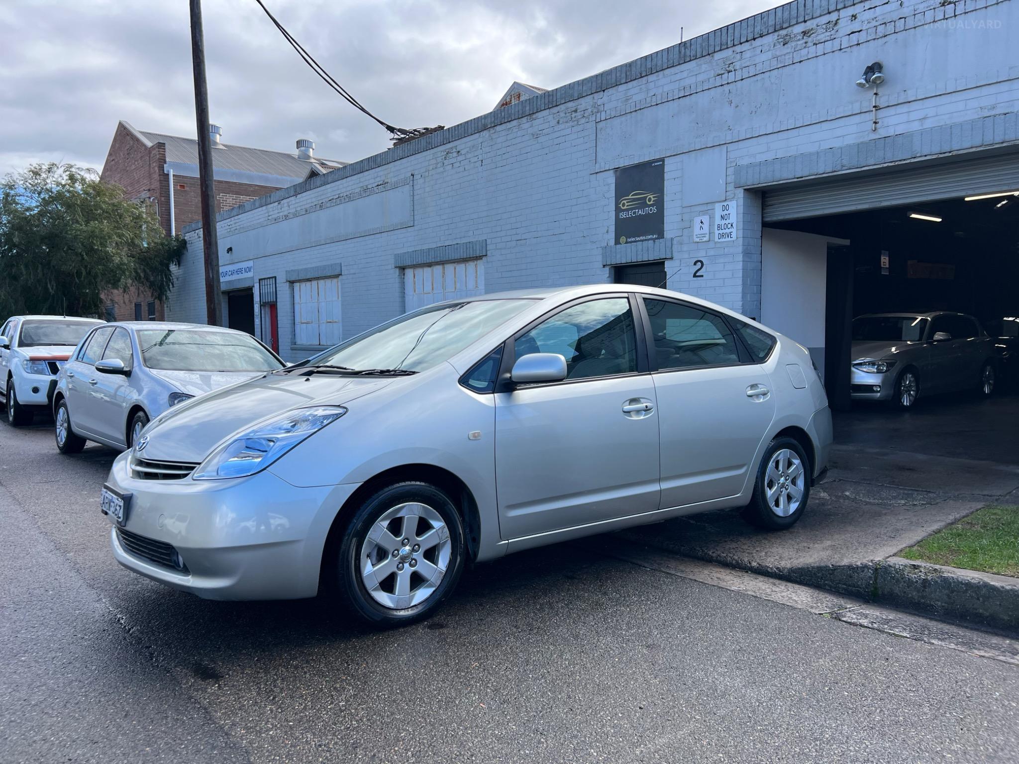 TOYOTA PRIUS