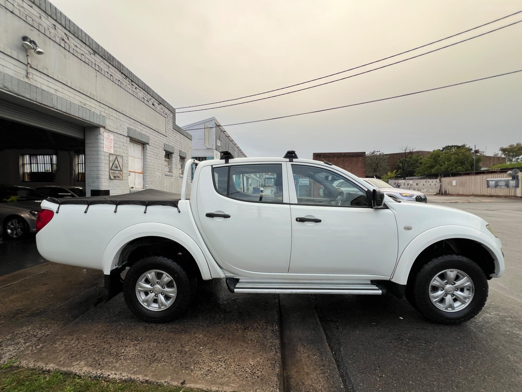 MITSUBISHI TRITON