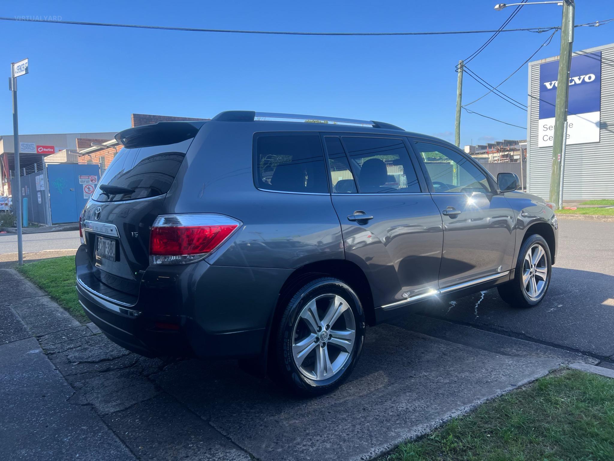 TOYOTA KLUGER